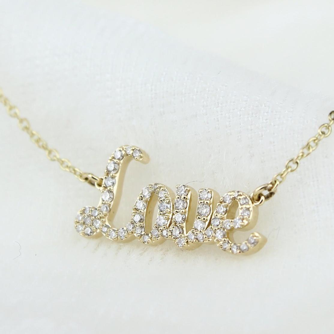 Taille ronde Collier personnalisé Love Natural Diamond en or massif 14kt (certifié) en vente