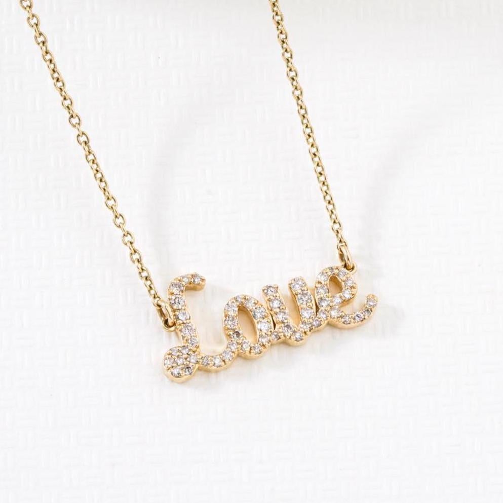 Collier personnalisé Love Natural Diamond en or massif 14kt (certifié) Neuf - En vente à New Delhi, DL