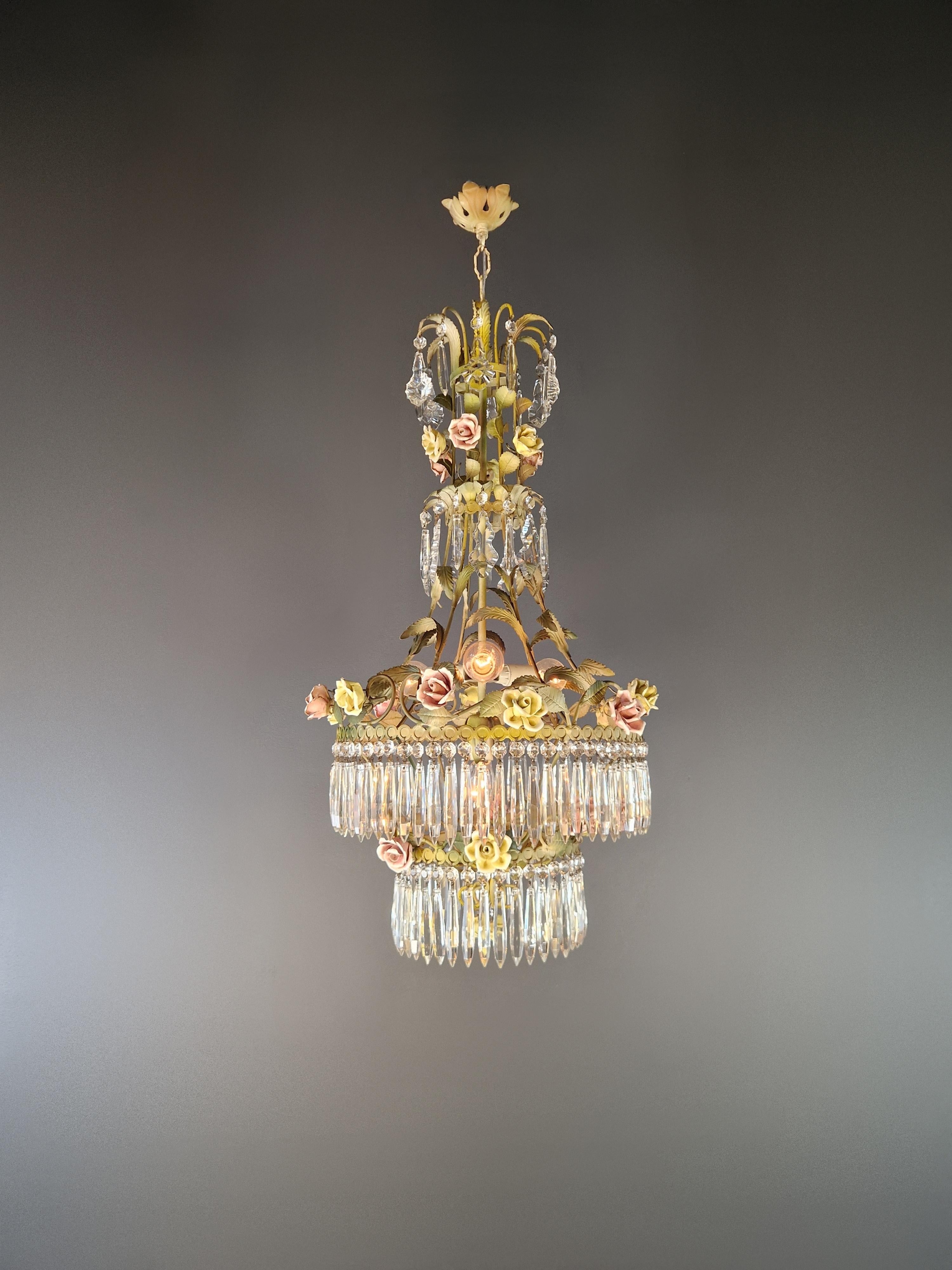 Handcrafted porcelain roses in a variety of colors adorn this exquisite piece

Indulge in the charm of our carefully crafted chandelier adorned with delicate porcelain roses in a variety of enchanting hues. Each porcelain rose has been expertly