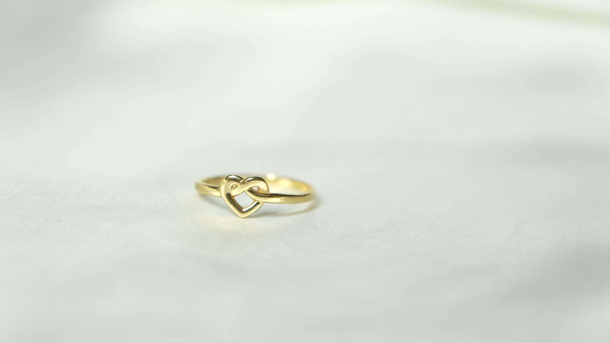 Love Ring, 18k Gold In New Condition For Sale In Leigh-On-Sea, GB