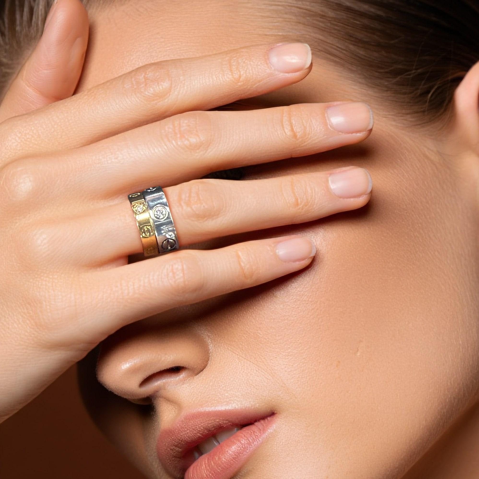 Im Angebot: Love Ring 18K Gelbgold Iconic Screw Detailing Diamantring () 2