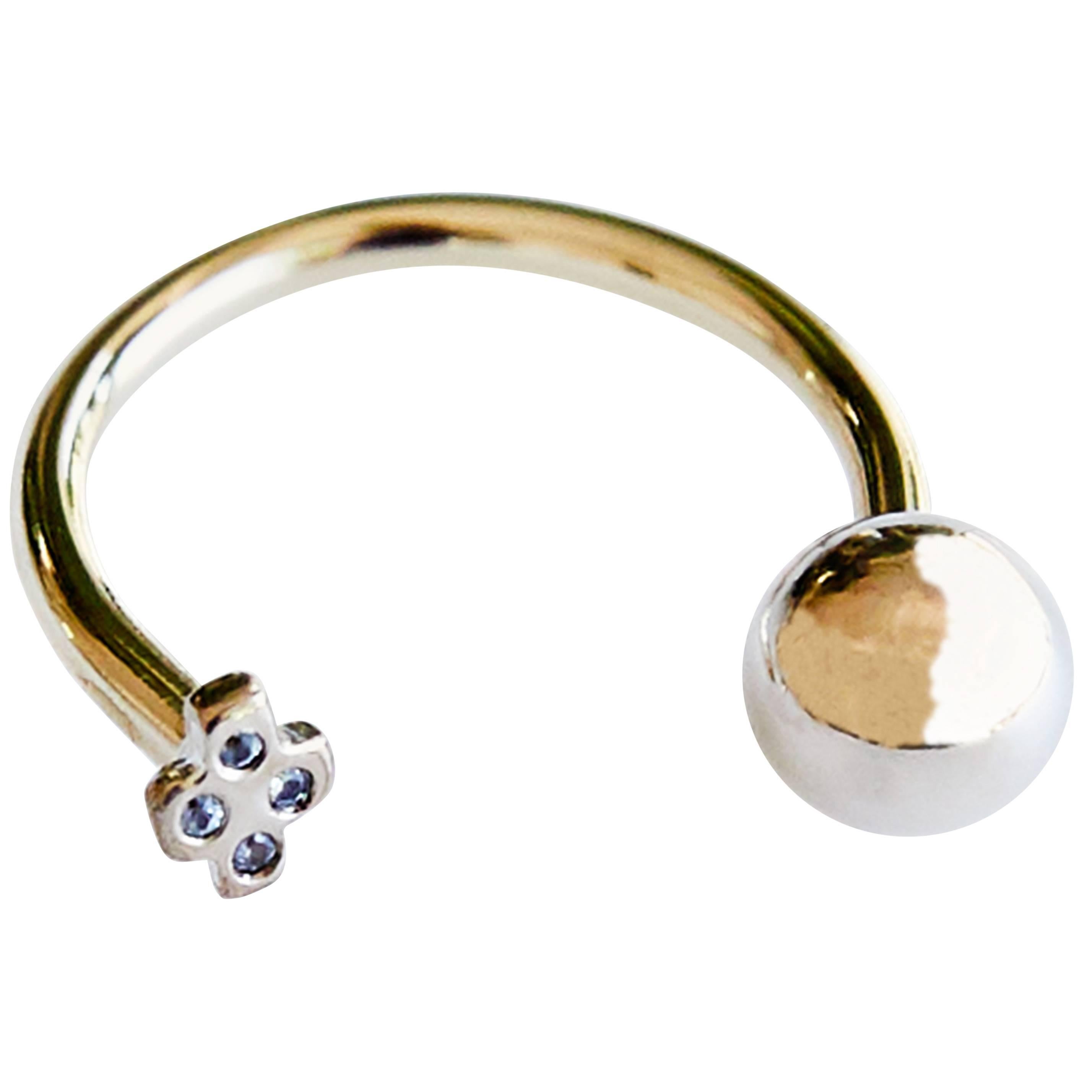 Verstellbarer Love-Ring mit Blasenkreuz und Saphir-Stapel J Dauphin
