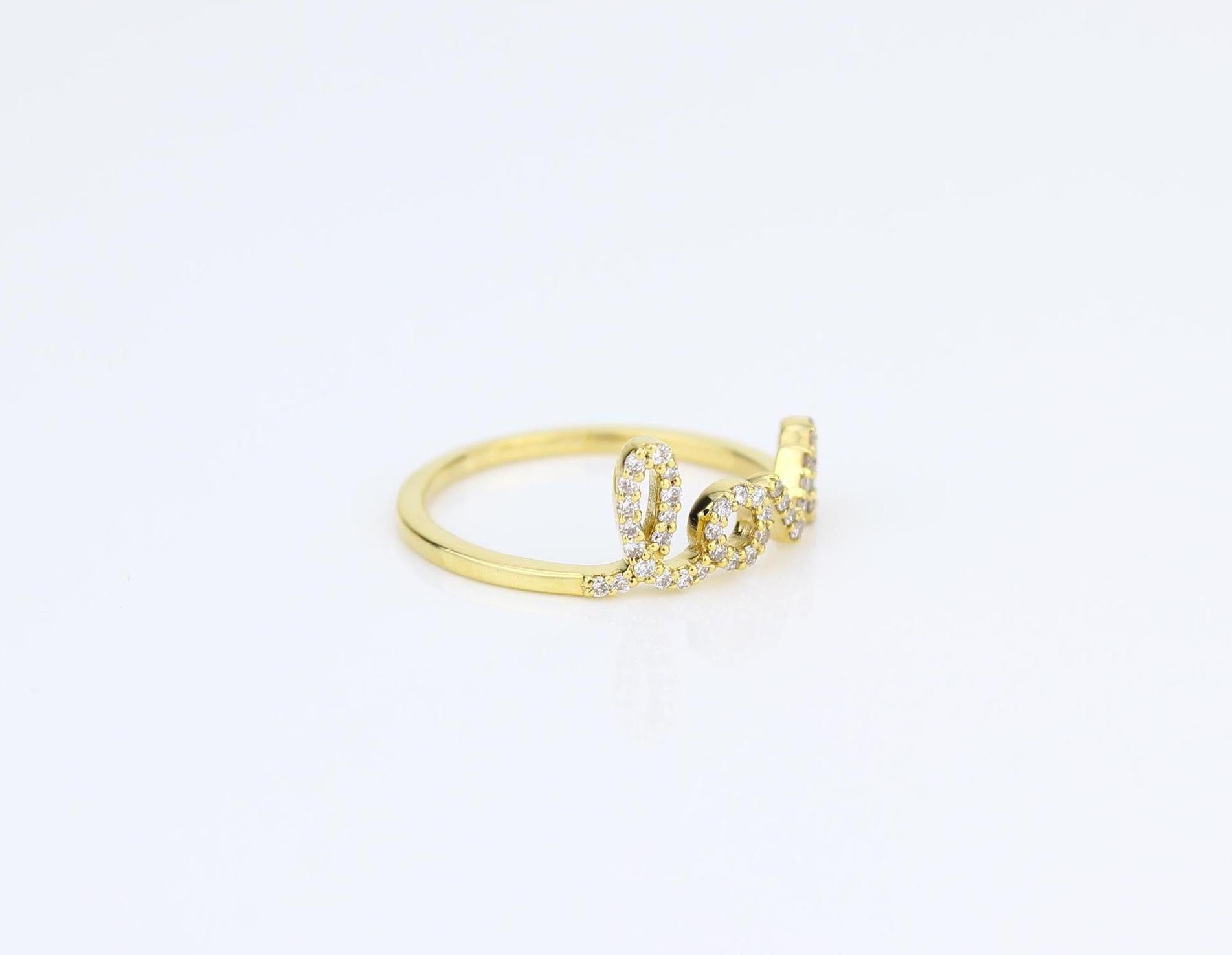 Taglio rotondo Anello con diamante Love Script in oro massiccio 14K (certificato) in vendita