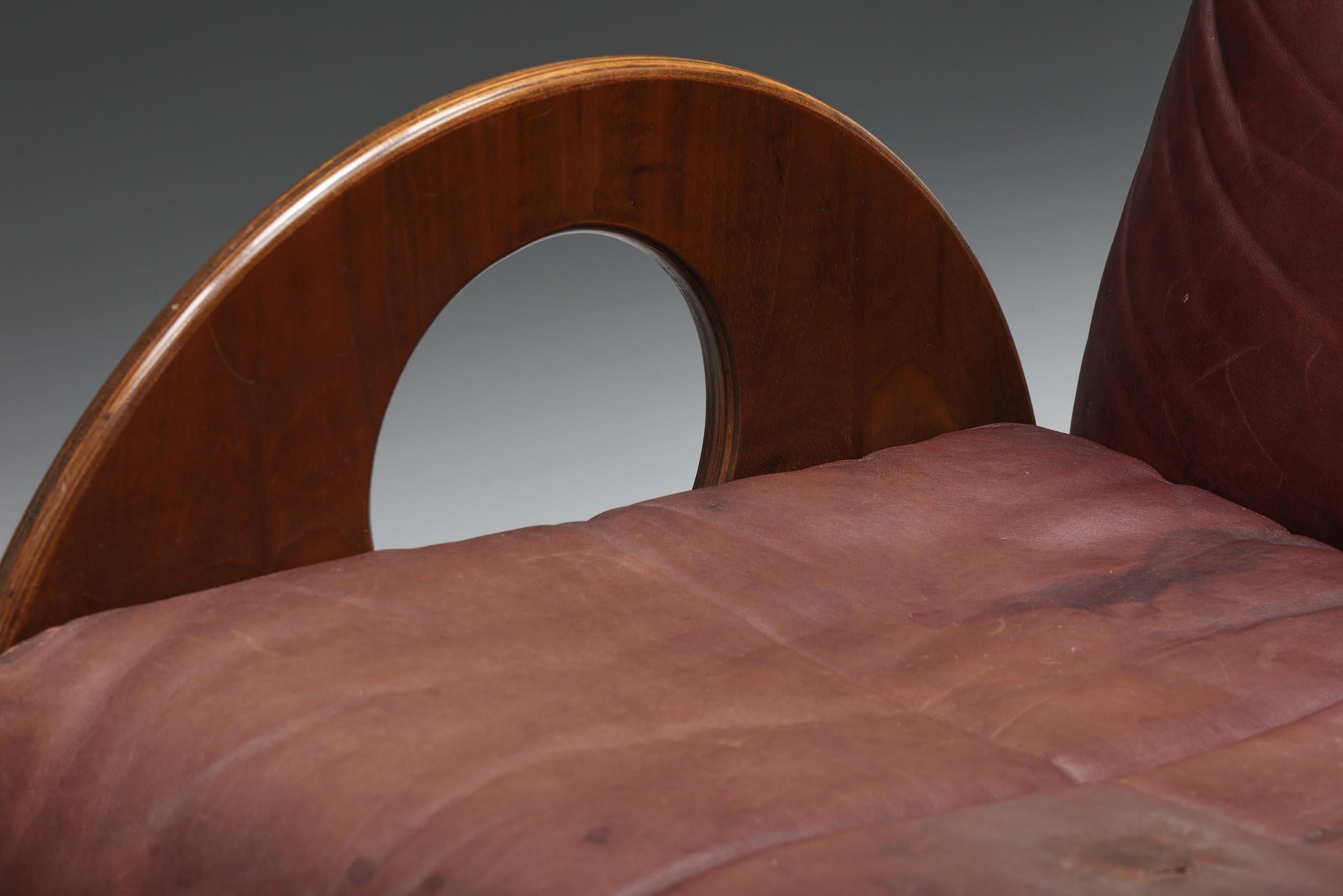 Love Seat Arcata by Gae Aulenti, Walnut and Burgundy Leather, 1968 For Sale 3