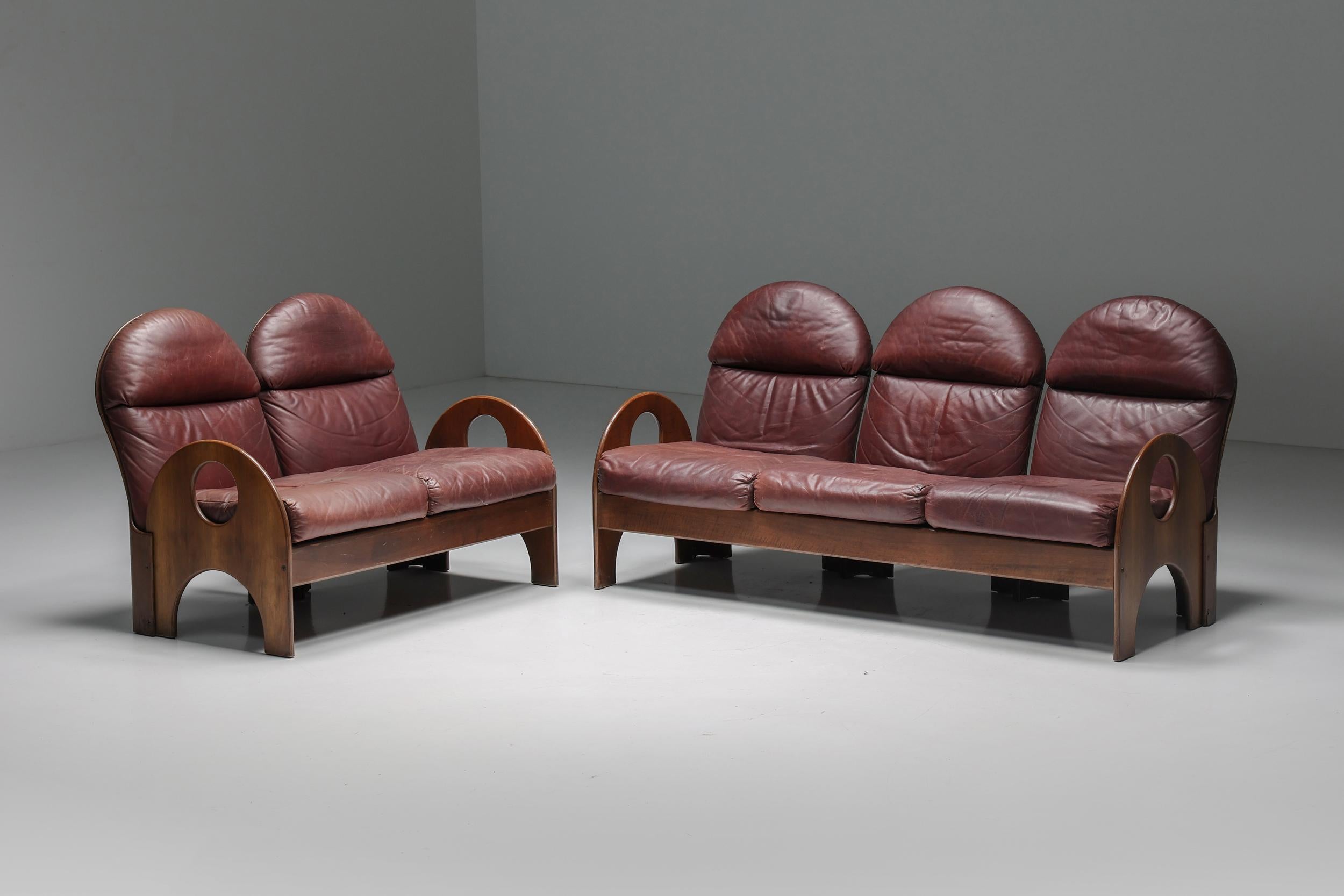 Love Seat Arcata von Gae Aulenti, Nussbaum und burgunderrotes Leder, 1968 im Angebot 6