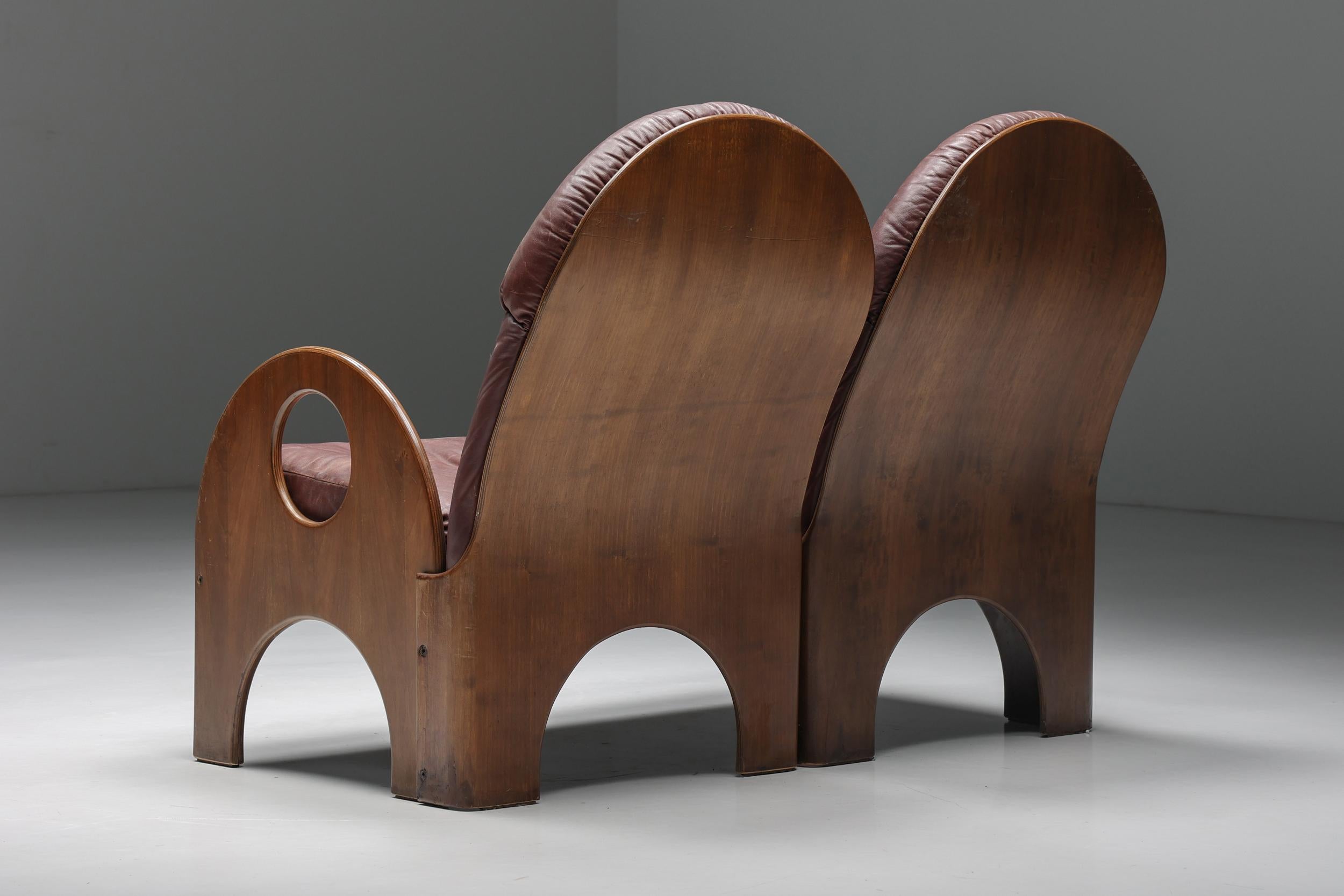 Love Seat Arcata von Gae Aulenti, Nussbaum und burgunderrotes Leder, 1968 (Italienisch) im Angebot