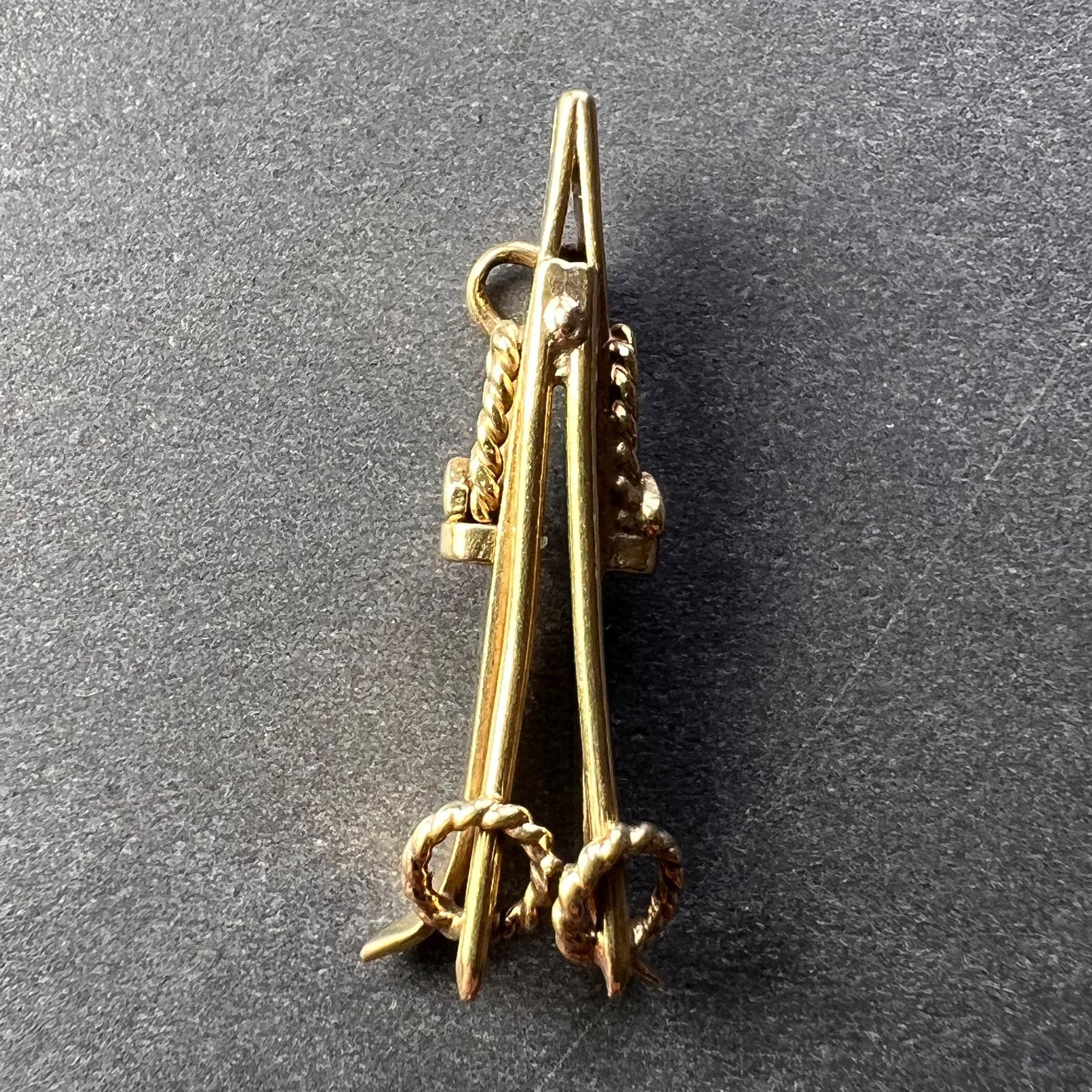 Love Skis 18K Yellow Gold Charm Pendant In Good Condition In London, GB