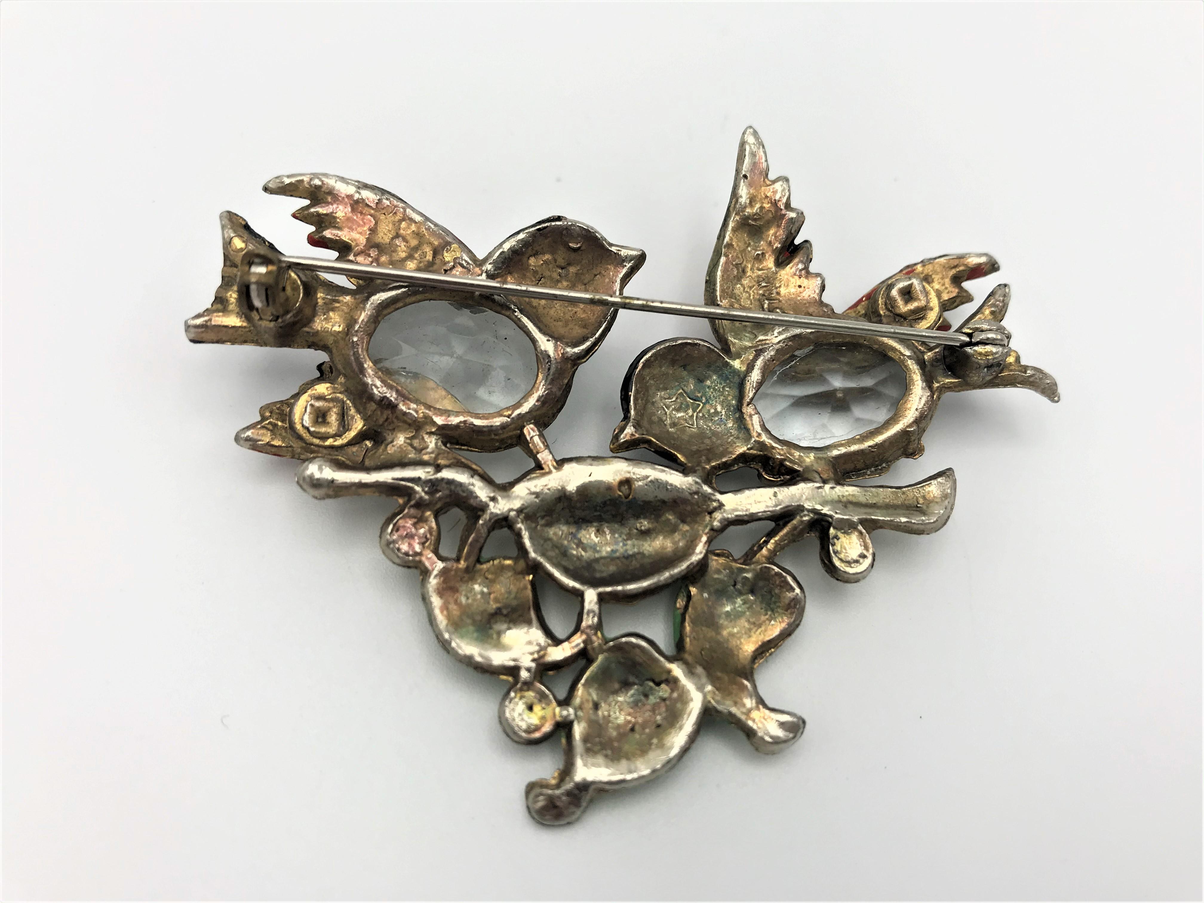 Bird on a nest of eggs brooch by Fred Gray Corp, 1930-1040's, designer for Coro In Good Condition For Sale In Stuttgart, DE