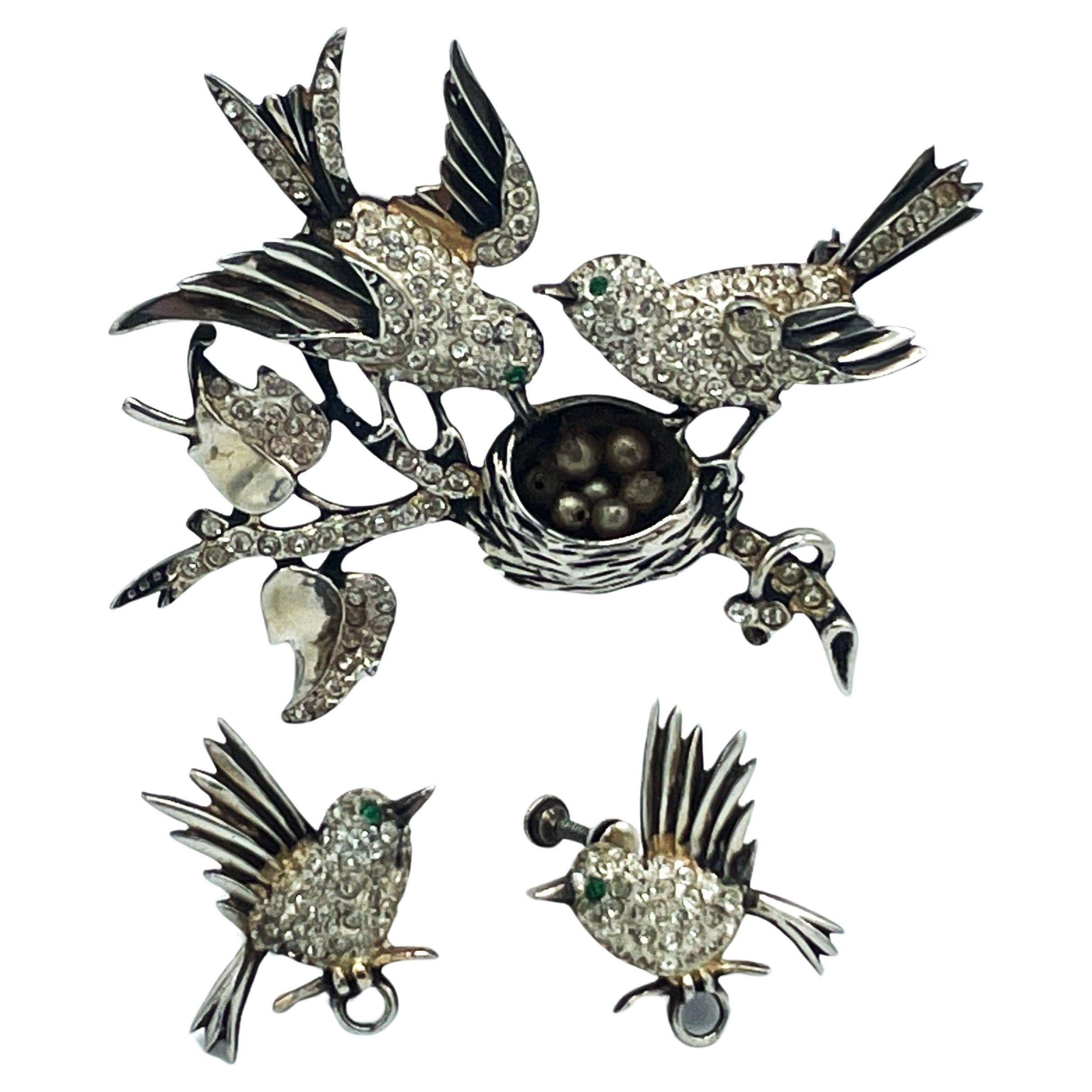Lovebird brooch with matching bird earrings by SCHRAGER NY, Sterling, 1940s For Sale