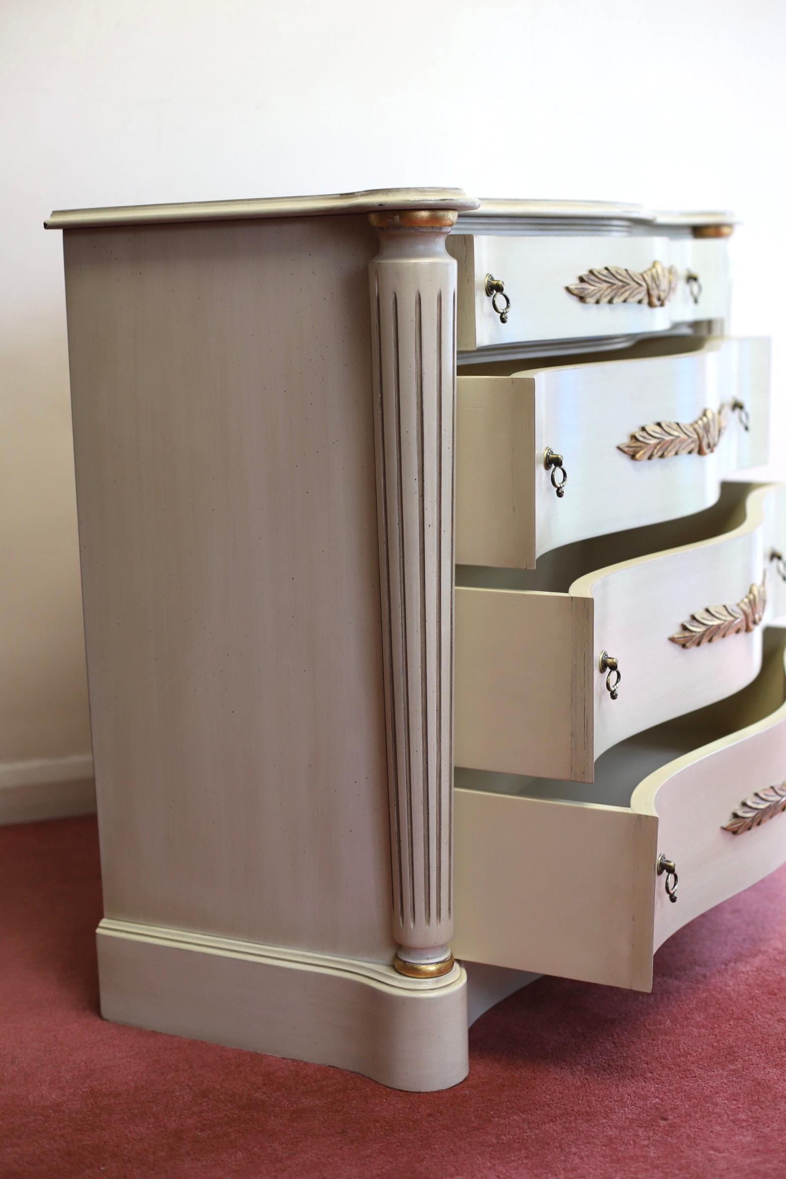 Lovelly Painted Chest Of 4 Drawers French Provincial Style  For Sale 2