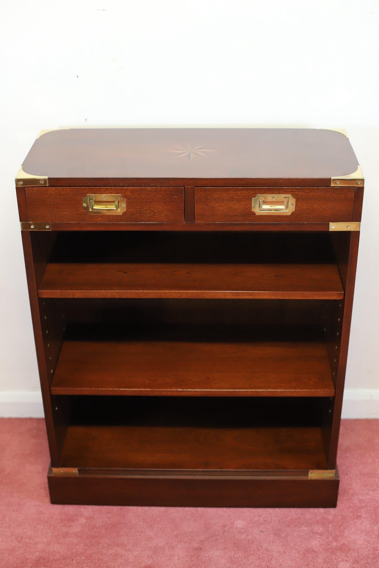 Lovelly Pair Of Military Campaign Style Open Bookcase In Good Condition For Sale In Crawley, GB
