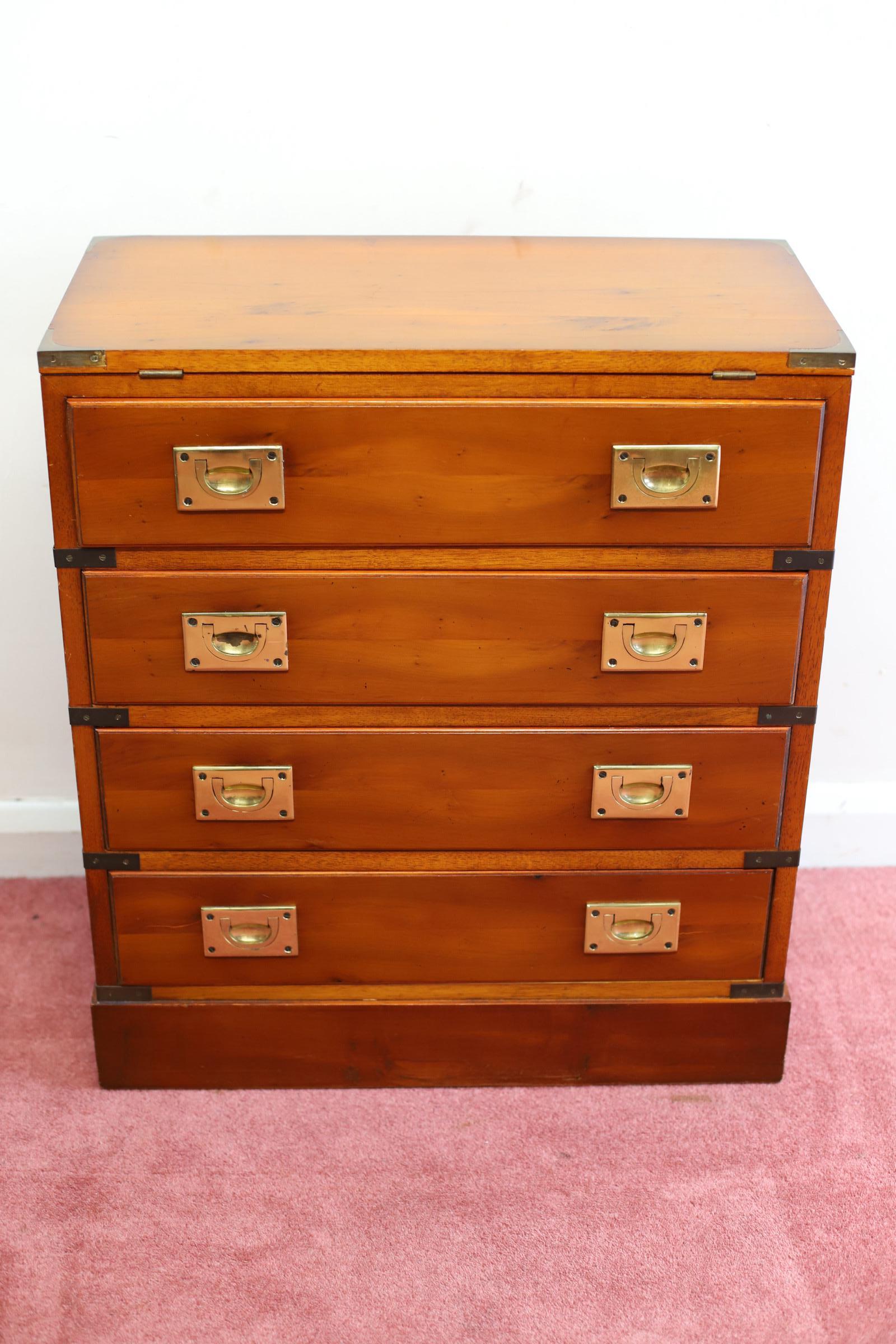 We delight to offer for sale this lovely yew wood military four drawer bachelors chest , brass corners and brass handles , in good condition .
Don't hesitate to contact me if you have any questions.
Please have a closer look at the pictures because