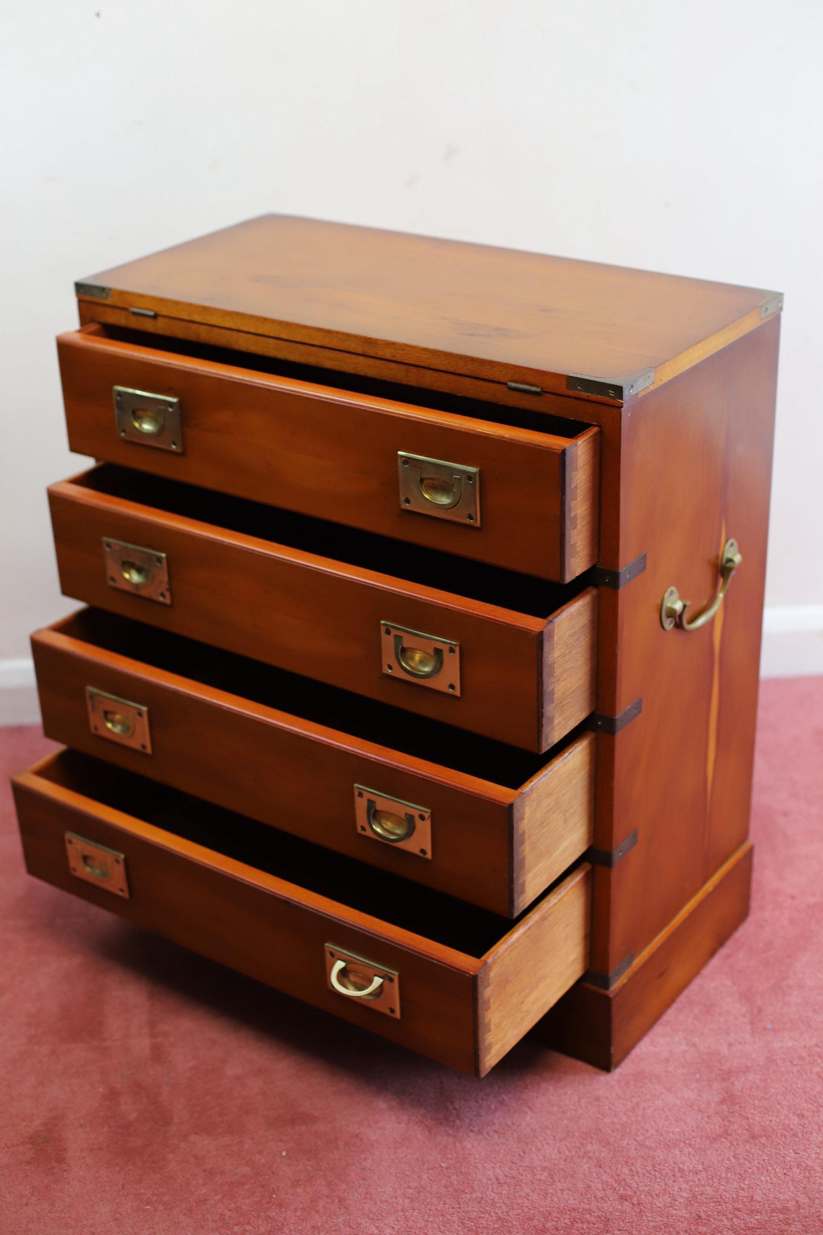 Lovelly Small Yew Wood Military Campaign Bachelor’s Chest In Good Condition For Sale In Crawley, GB