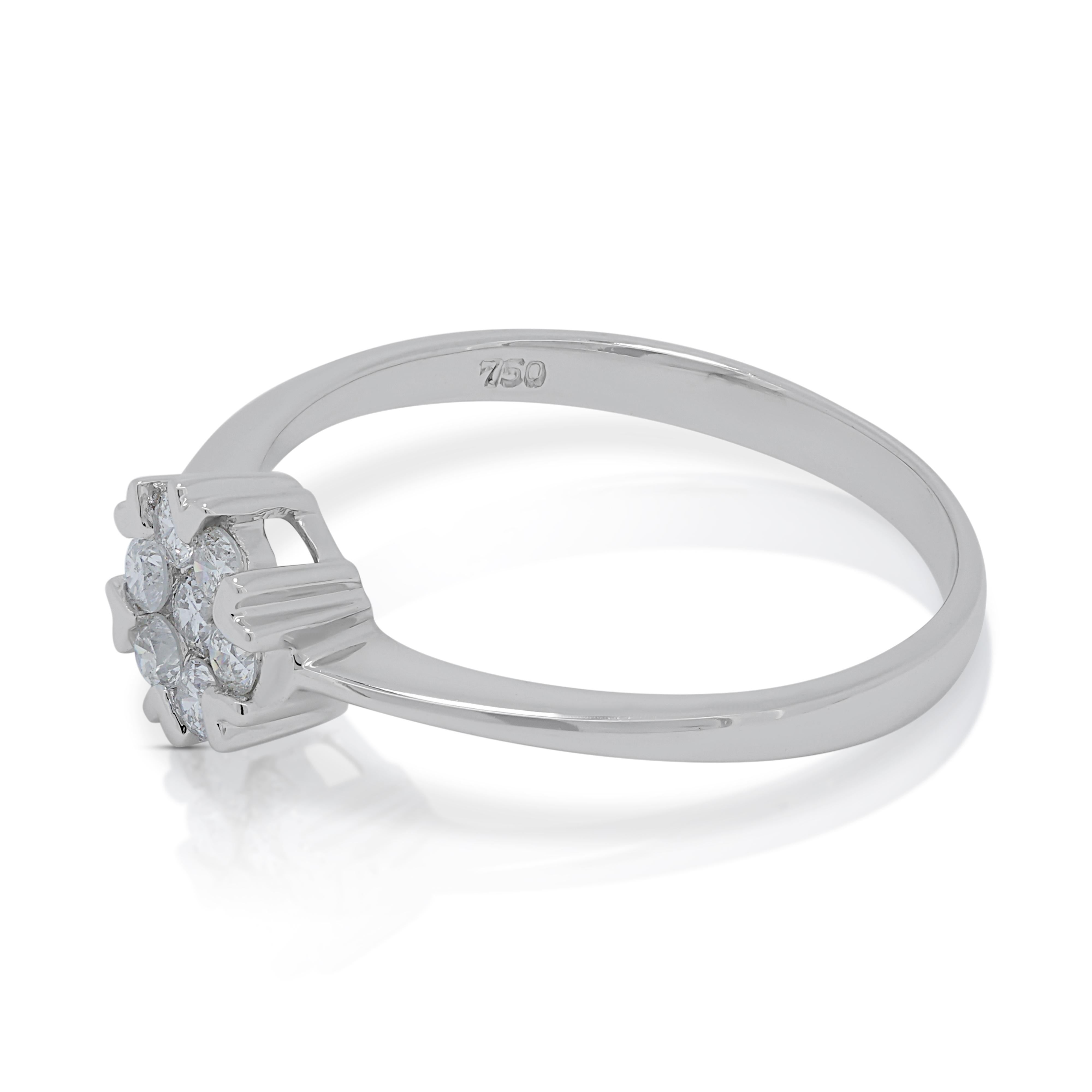 Round Cut Lovely 0.17ct Diamonds Cluster Ring in 18K White Gold For Sale