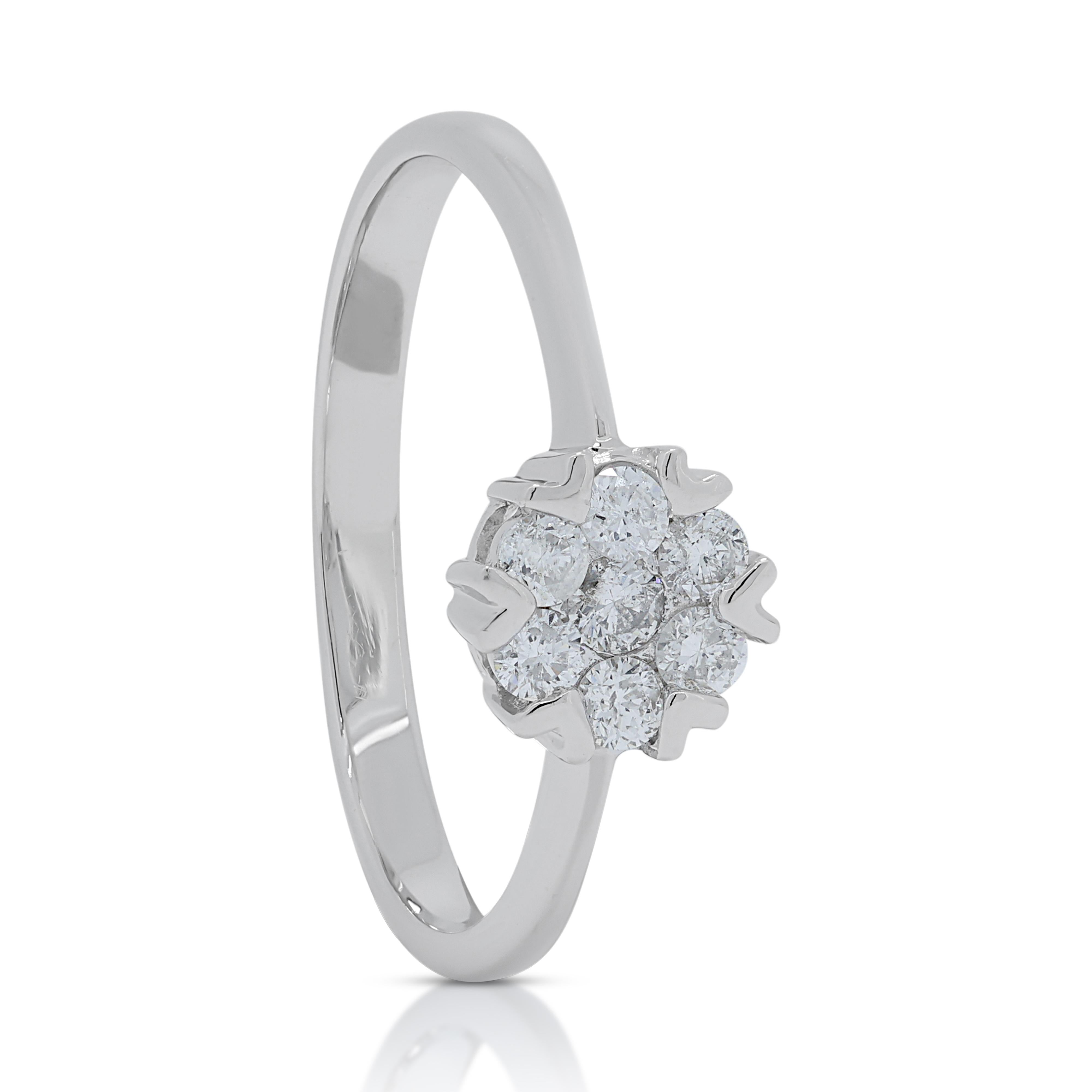 Women's Lovely 0.17ct Diamonds Cluster Ring in 18K White Gold For Sale