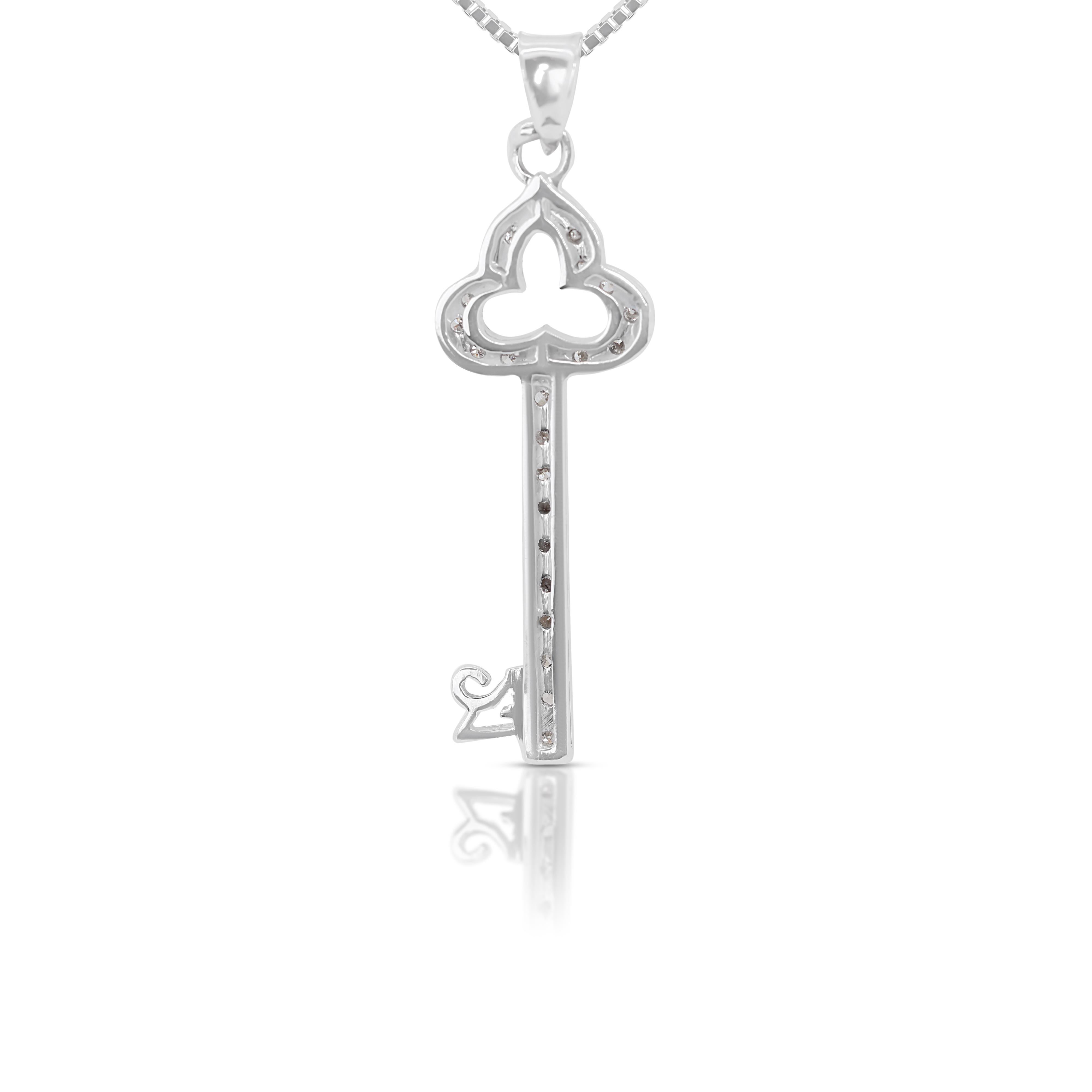 Lovely 0.23ct Diamonds Pendant in 9K White Gold (Chain not Included) For Sale 1