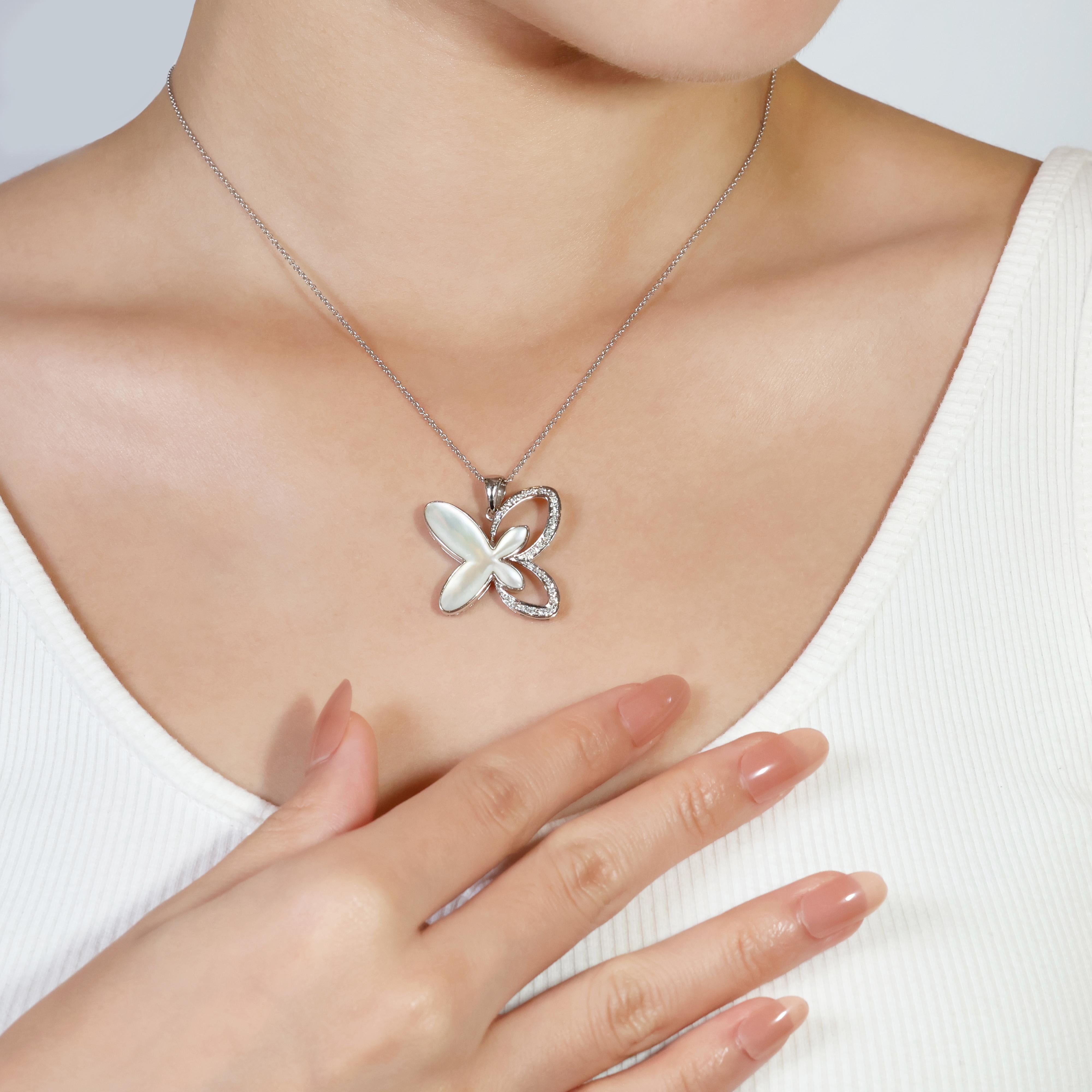 This captivating pendant offers a timeless and sophisticated design. Crafted from gleaming 18K white gold, it features a stunning white pearl as the centerpiece, its special cut adding a touch of unique elegance. While pearls don't have a designated