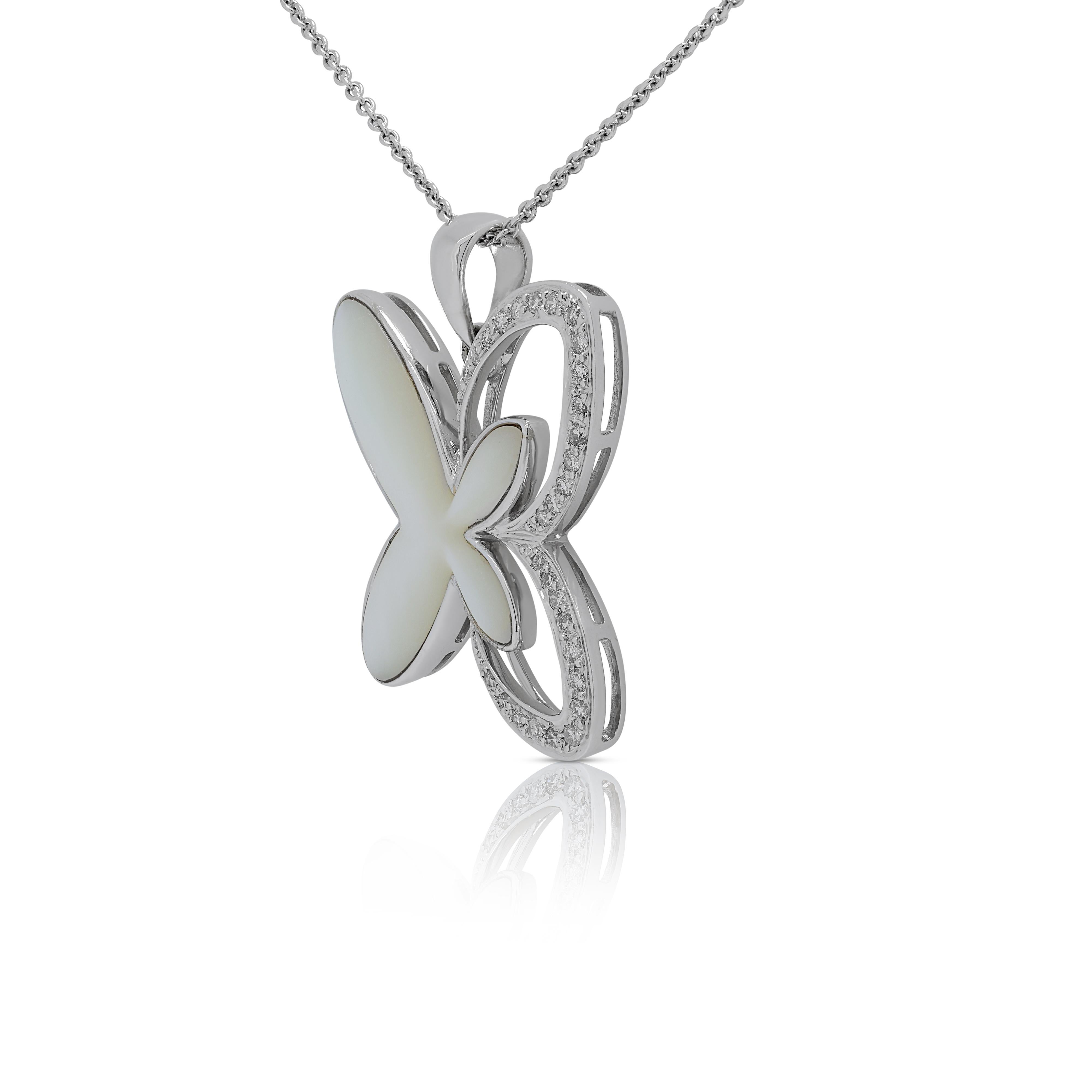 Lovely 0.23ct Pearl Pendant with Diamonds in 18K White Gold - Pendant Only In Excellent Condition In רמת גן, IL