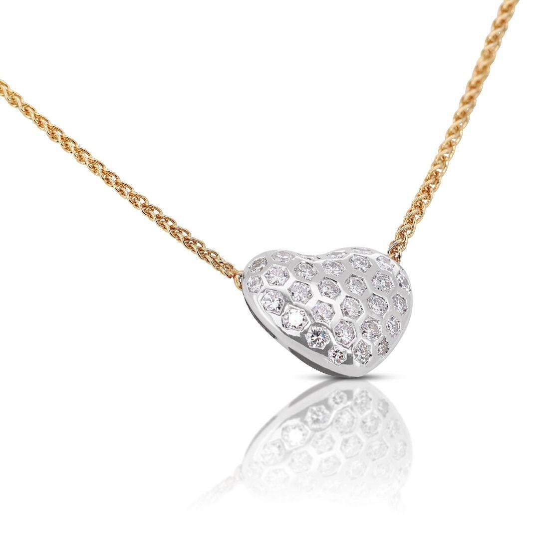 Round Cut Lovely 0.31ct Heart Diamond Necklace in 18K Yellow Gold For Sale