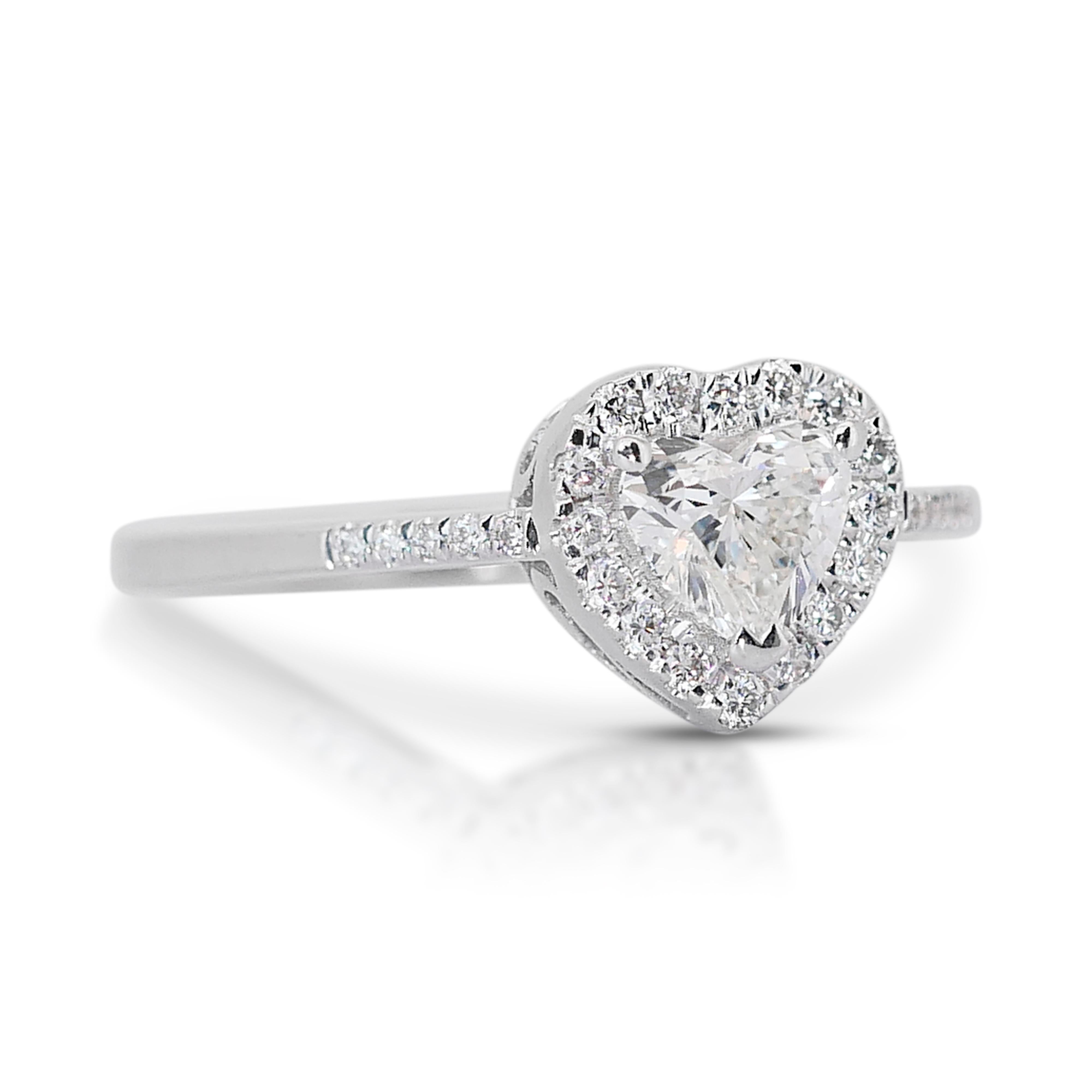 Precioso Anillo Halo Corazón de Diamantes de Corte Ideal Doble Excelente de 0,94 ct en Oro Blanco de 18k - Certificado GIA

Este cautivador anillo con halo de oro blanco de 18 quilates exhibe un diamante en forma de corazón de 0,74 quilates, tallado
