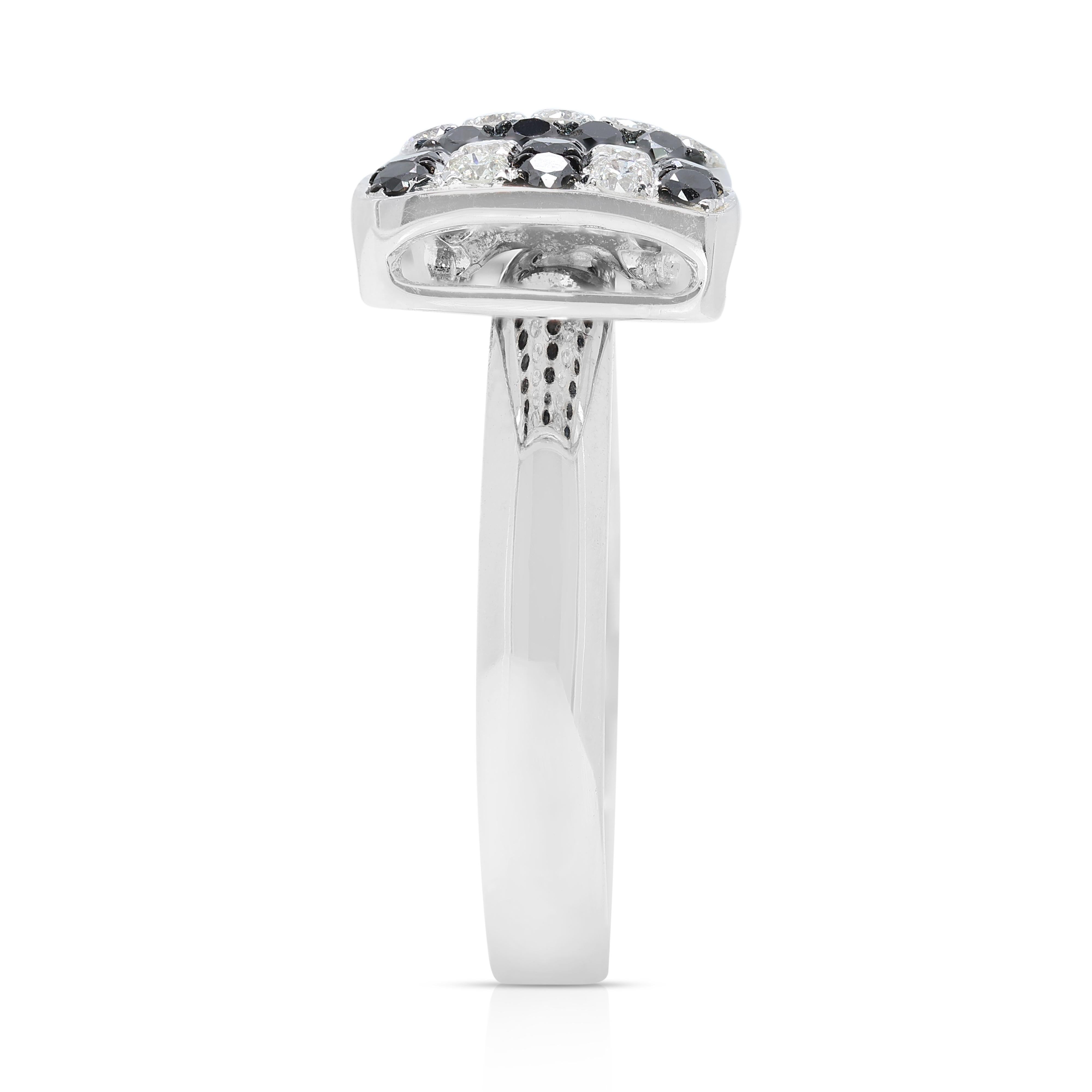 Donna Delizioso anello a forma di nastro con diamanti e cristalli naturali da 1 carato e 9 punti di caratura in vendita