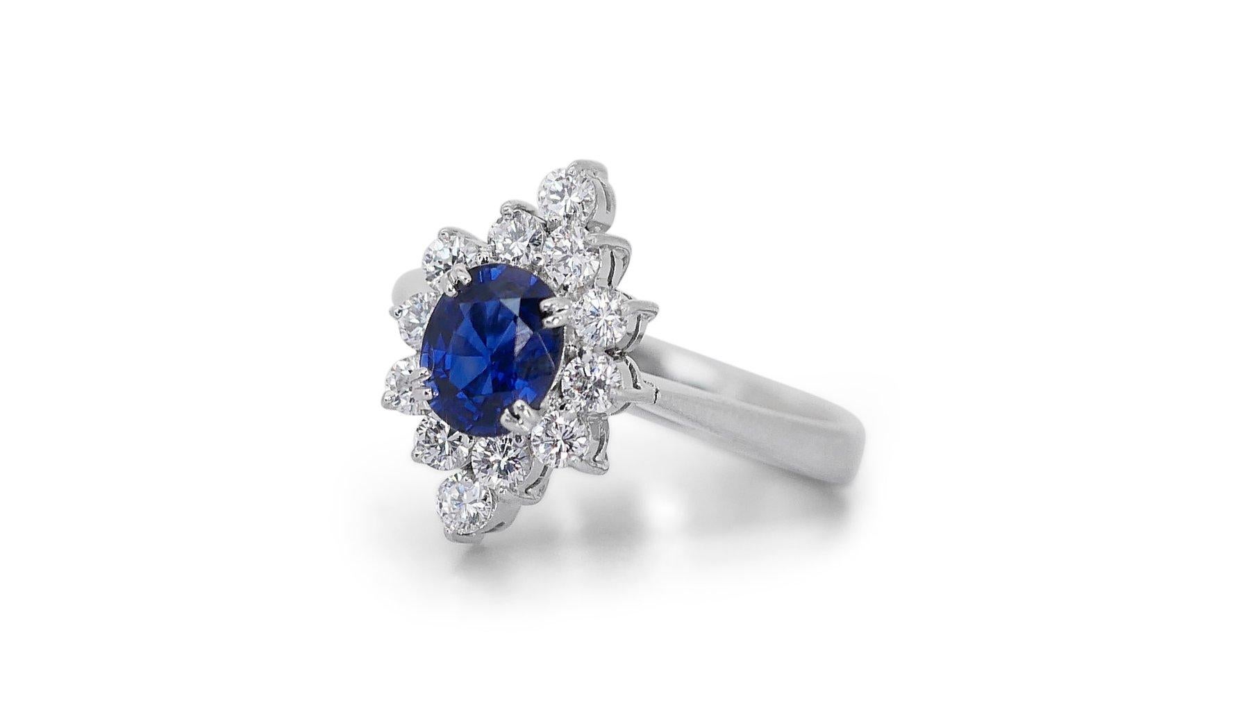 Women's Lovely 1.37 carat oval natural sapphire ring in 18K white gold