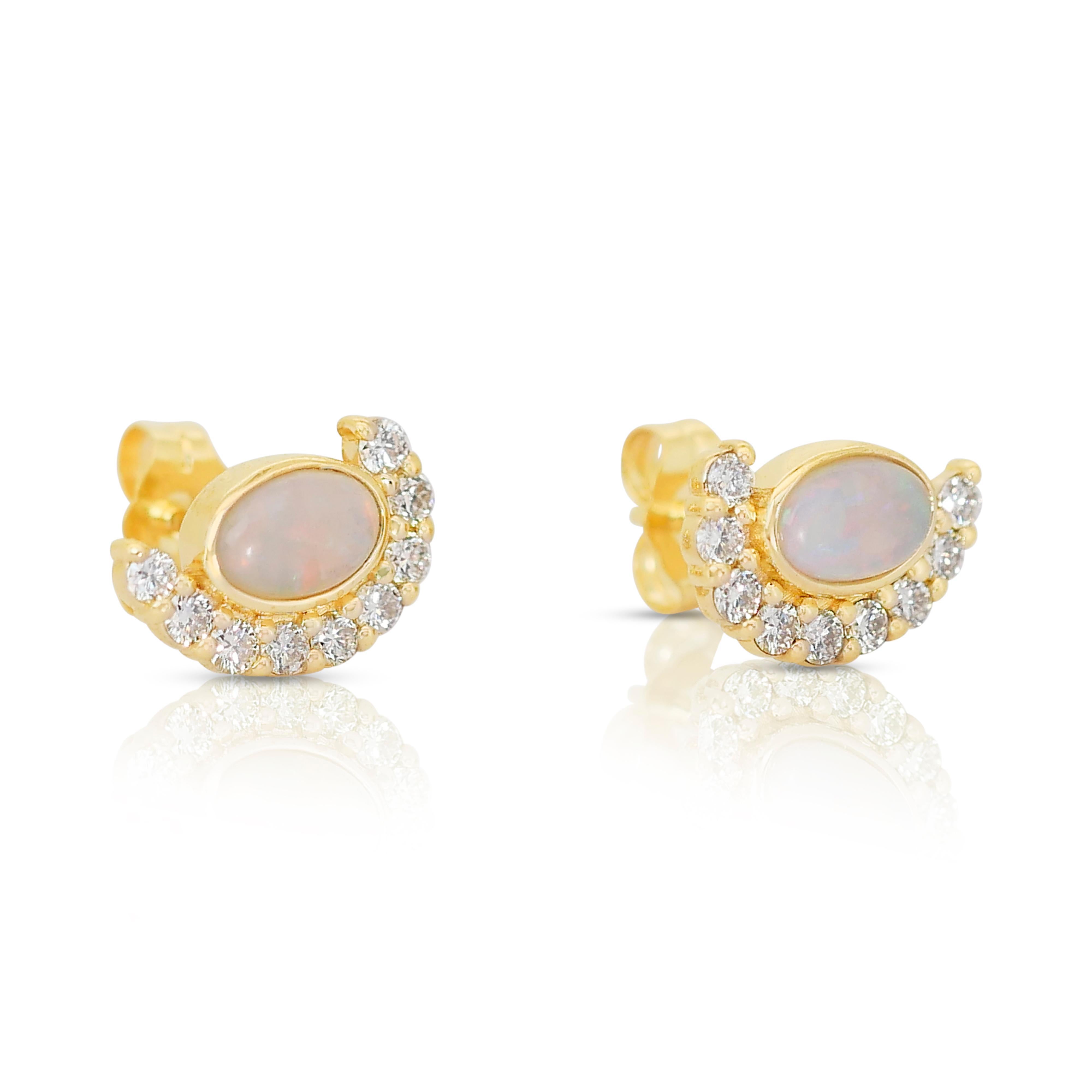  Lovely 14k Yellow Gold Opal and Diamond Halo Stud Earrings w/1.15 ct - IGI Cert In New Condition For Sale In רמת גן, IL