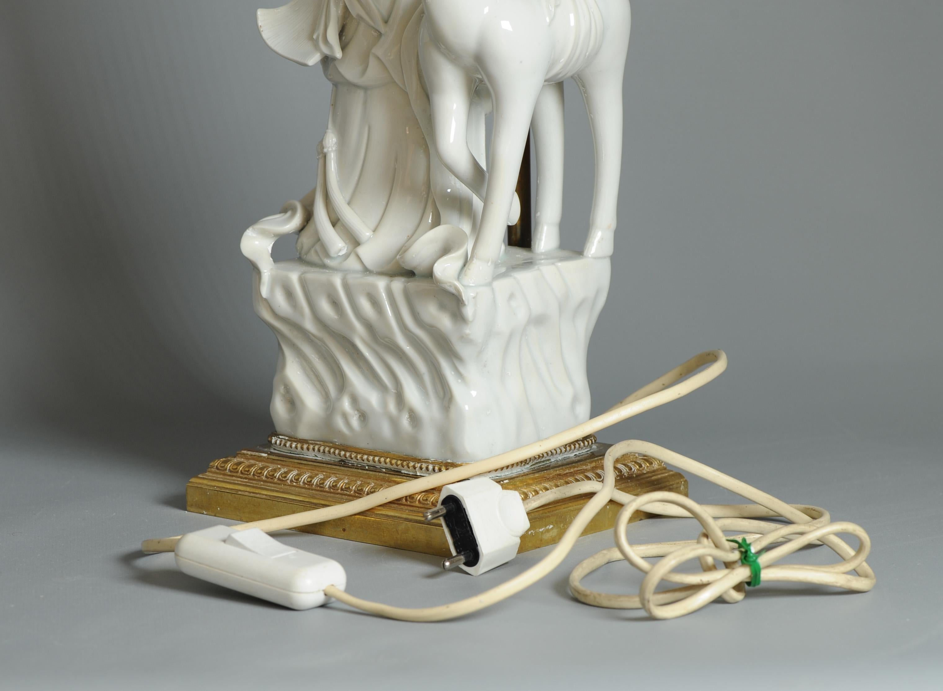 Lovely 17/18C Dehua Blanc de Chine Guanyin Statue China Chinese made into a lamp For Sale 7
