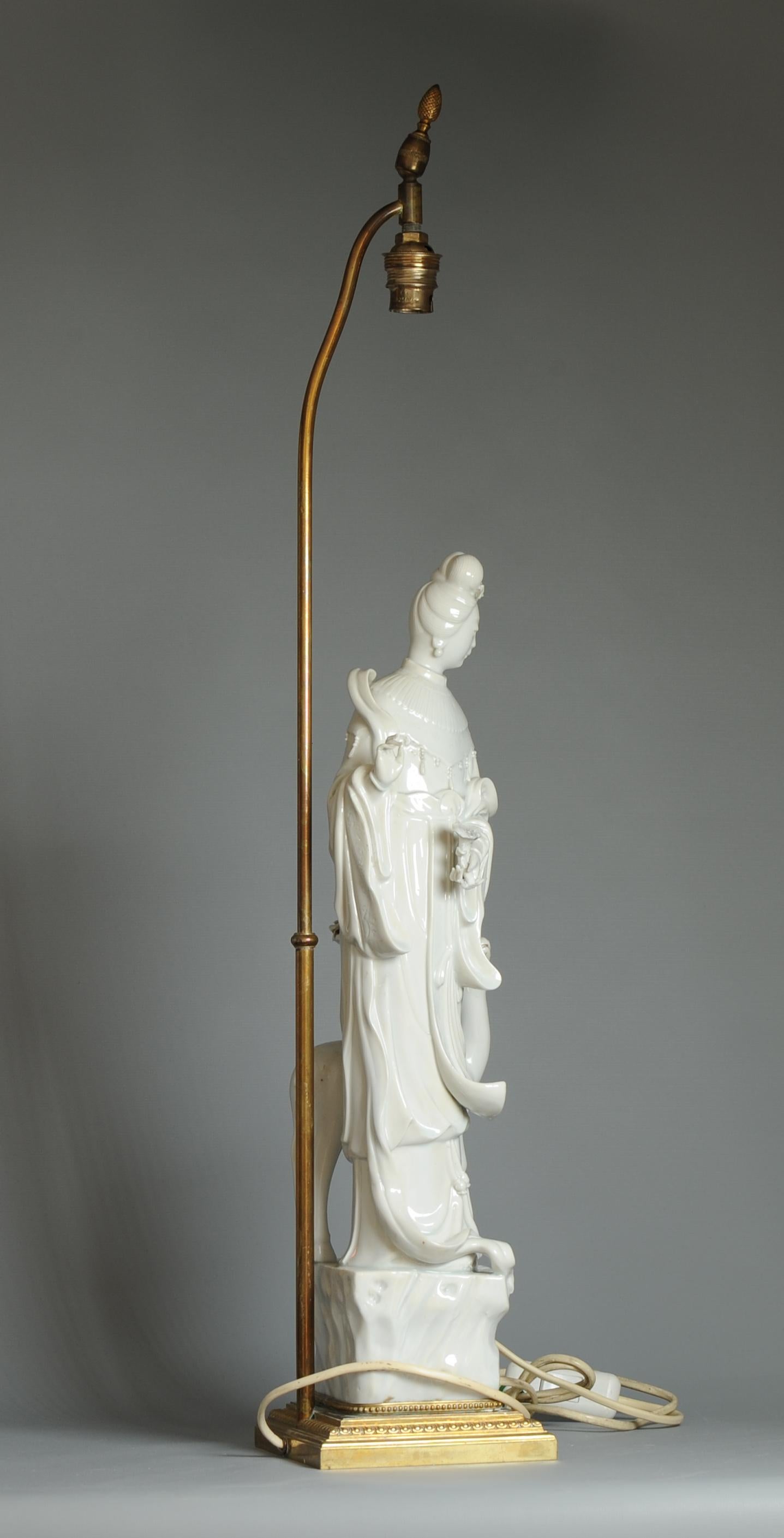 Lovely 17/18C Dehua Blanc de Chine Guanyin Statue China Chinese made into a lamp For Sale 14