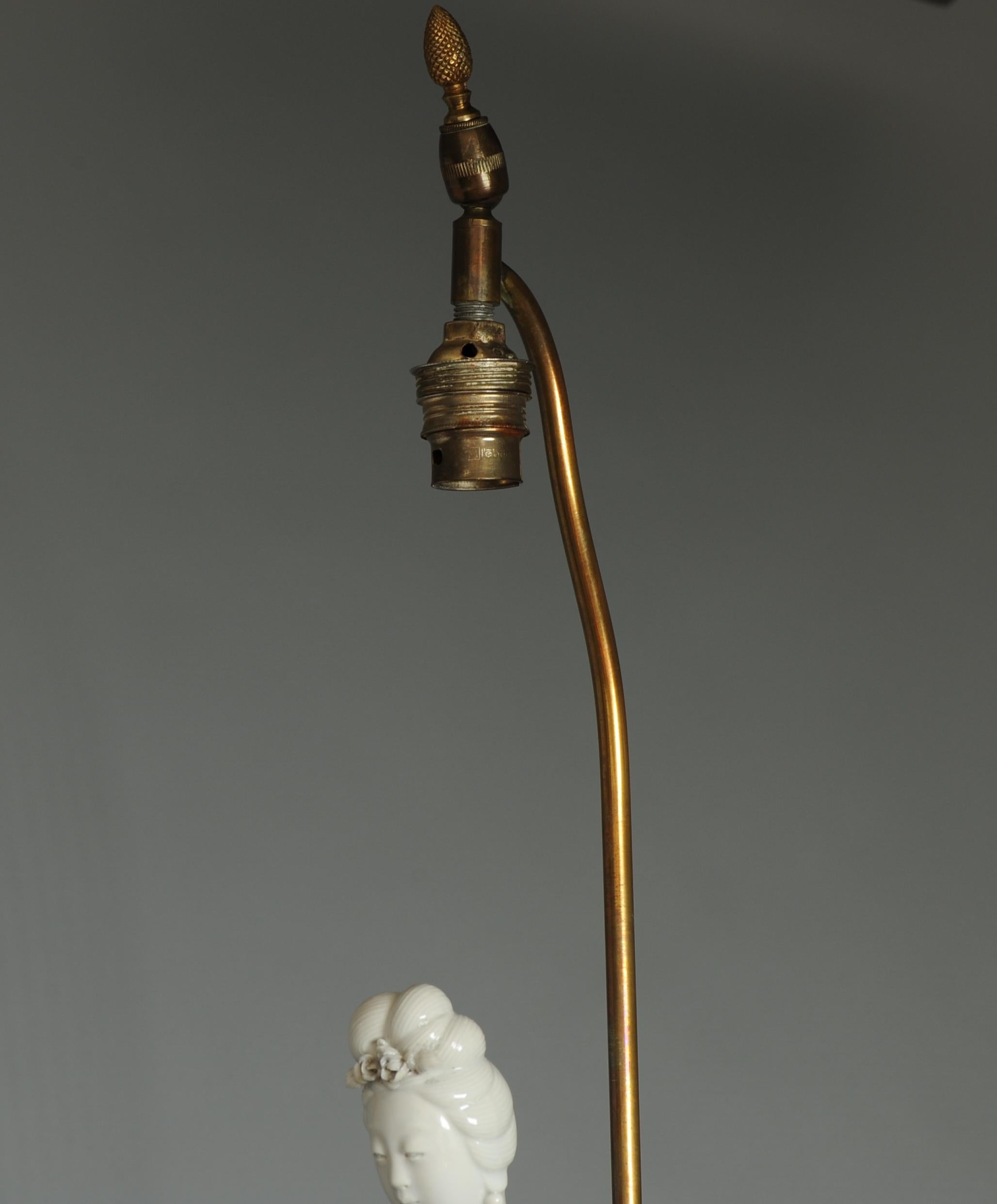 Lovely 17/18C Dehua Blanc de Chine Guanyin Statue China Chinese made into a lamp In Good Condition For Sale In Amsterdam, Noord Holland