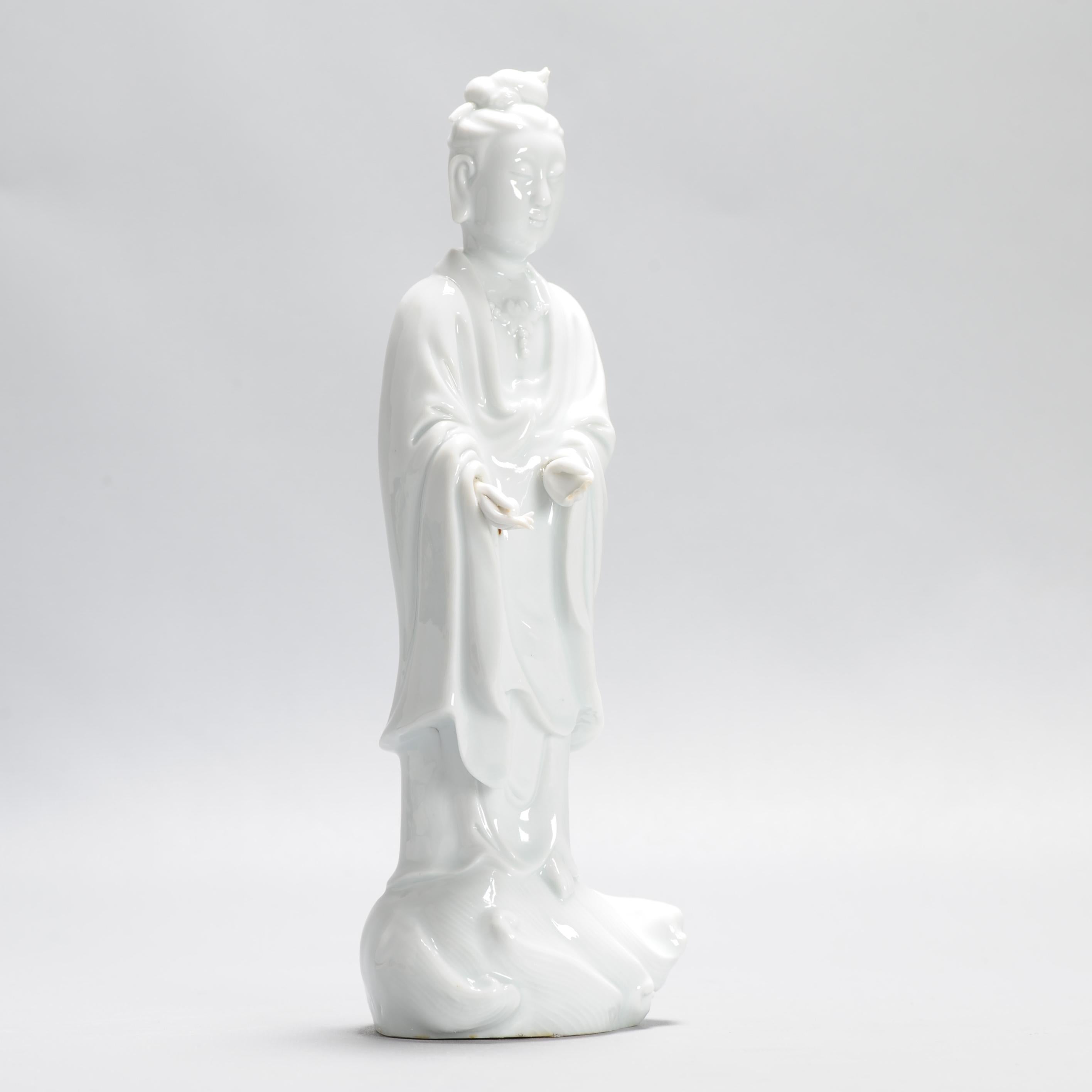 Lovely 17/18th century Dehua Blanc de Chine Guanyin Statue China Chinese 5