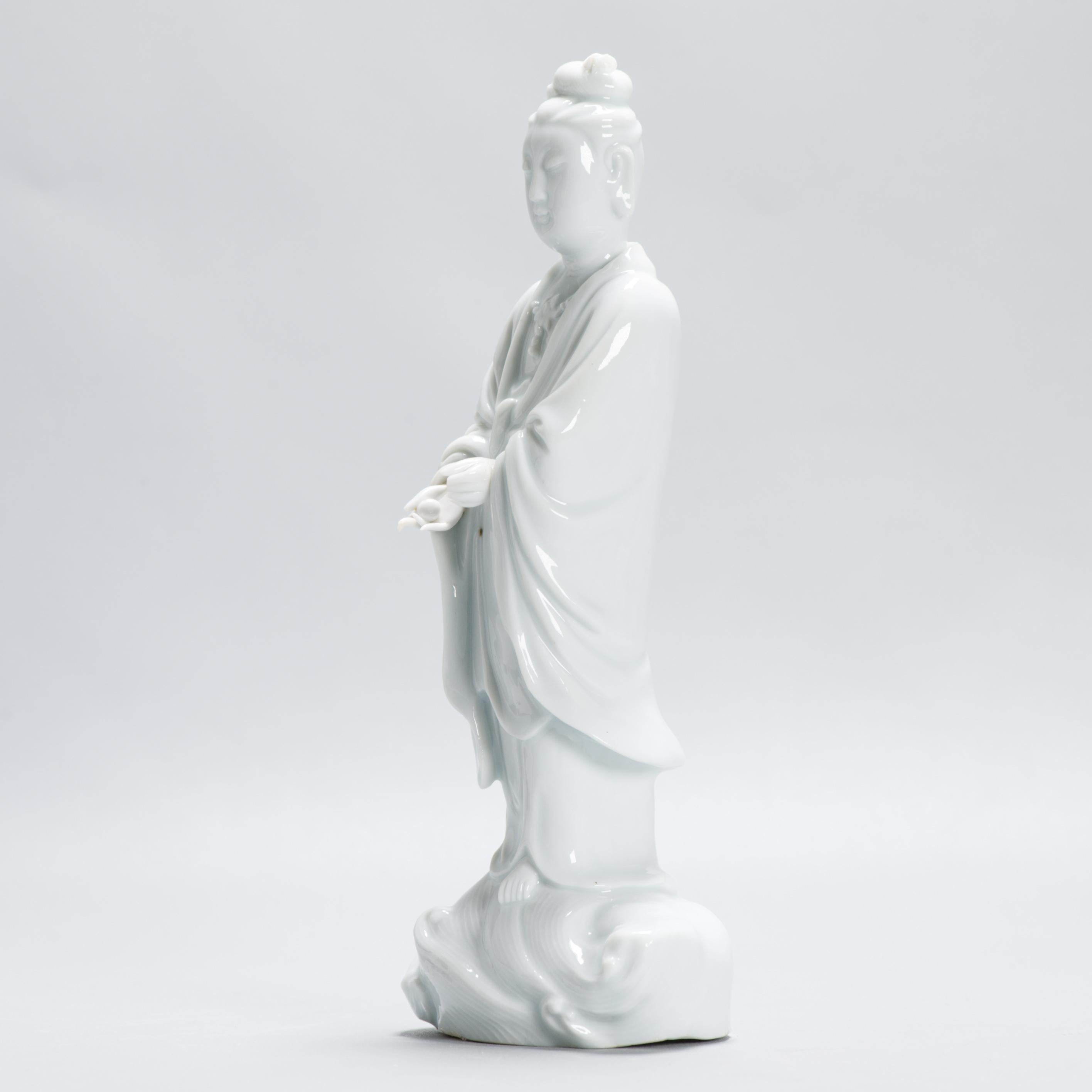Qing Lovely 17/18th century Dehua Blanc de Chine Guanyin Statue China Chinese