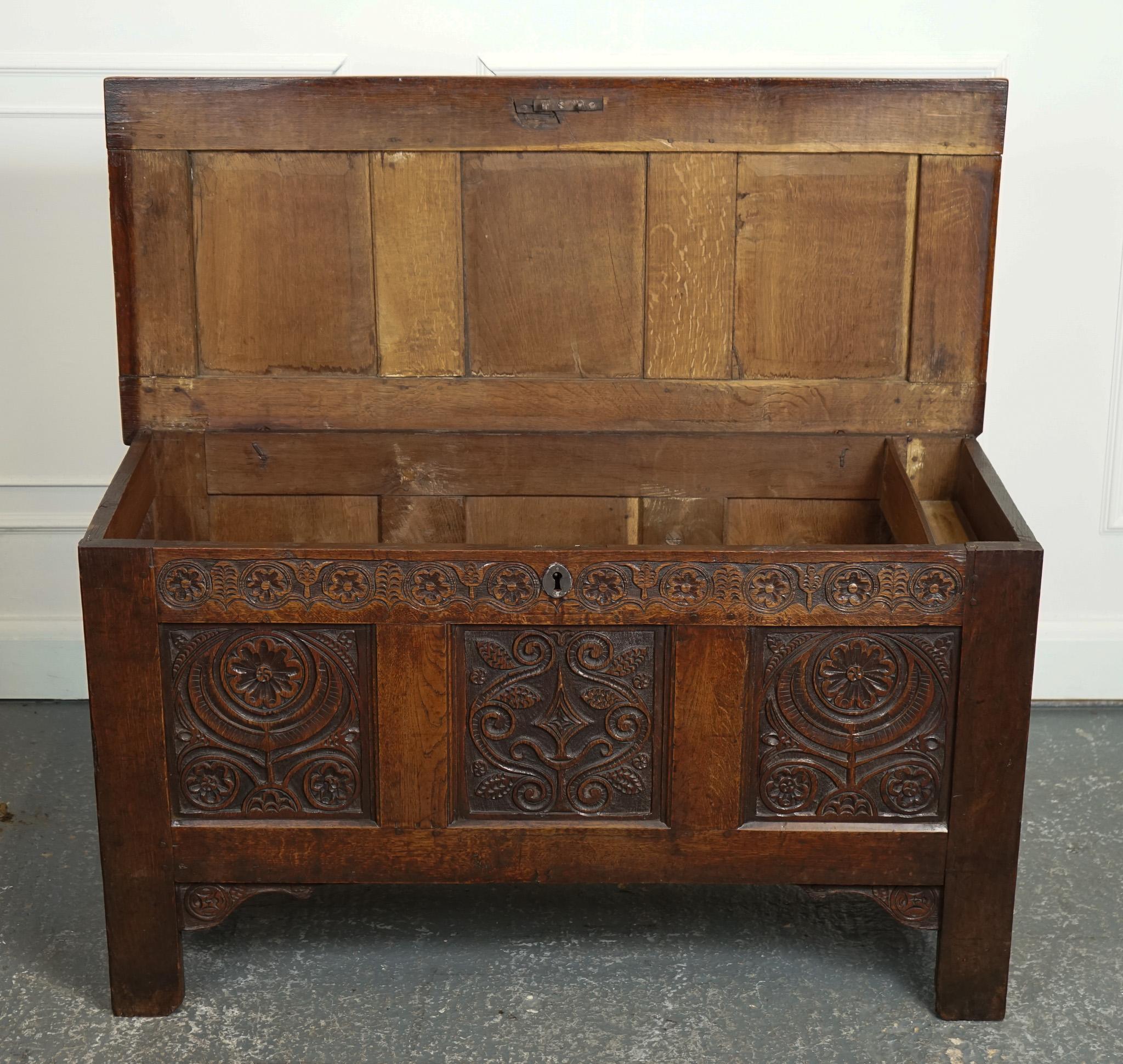 LOVELY 17TH CENTURY CARVED ANTIQUE OAK TRUNK CHEST COFFER j1 In Good Condition For Sale In Pulborough, GB
