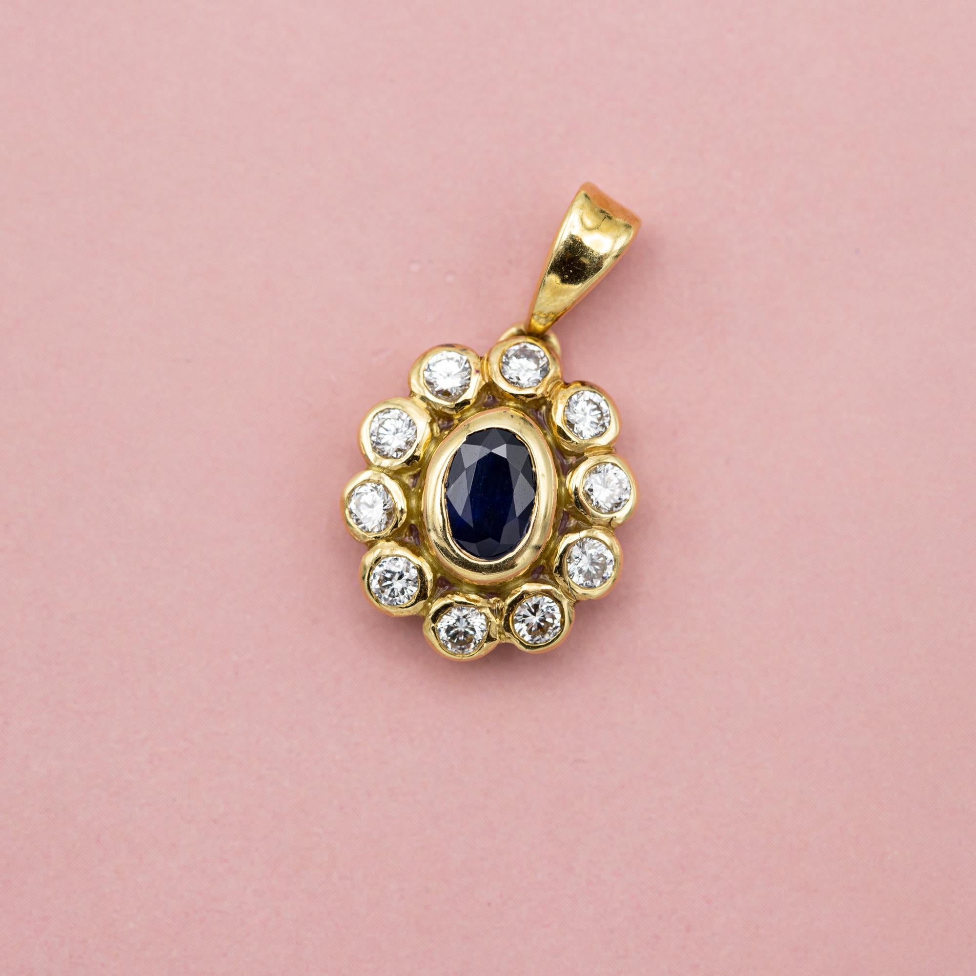 Women's or Men's lovely 18k gold Vintage diamond & sapphire pendant - Diamond floral charm For Sale