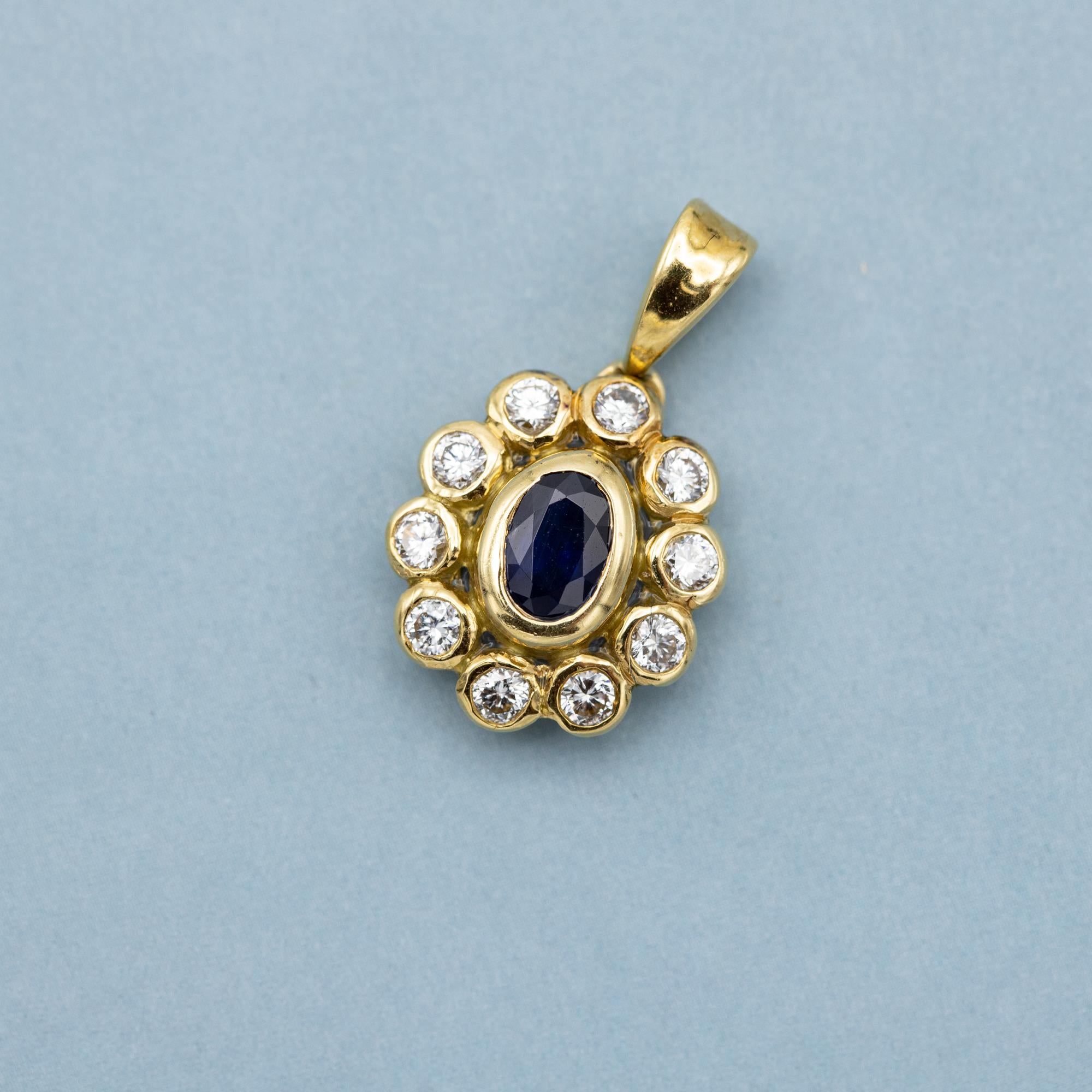 lovely 18k gold Vintage diamond & sapphire pendant - Diamond floral charm For Sale 3