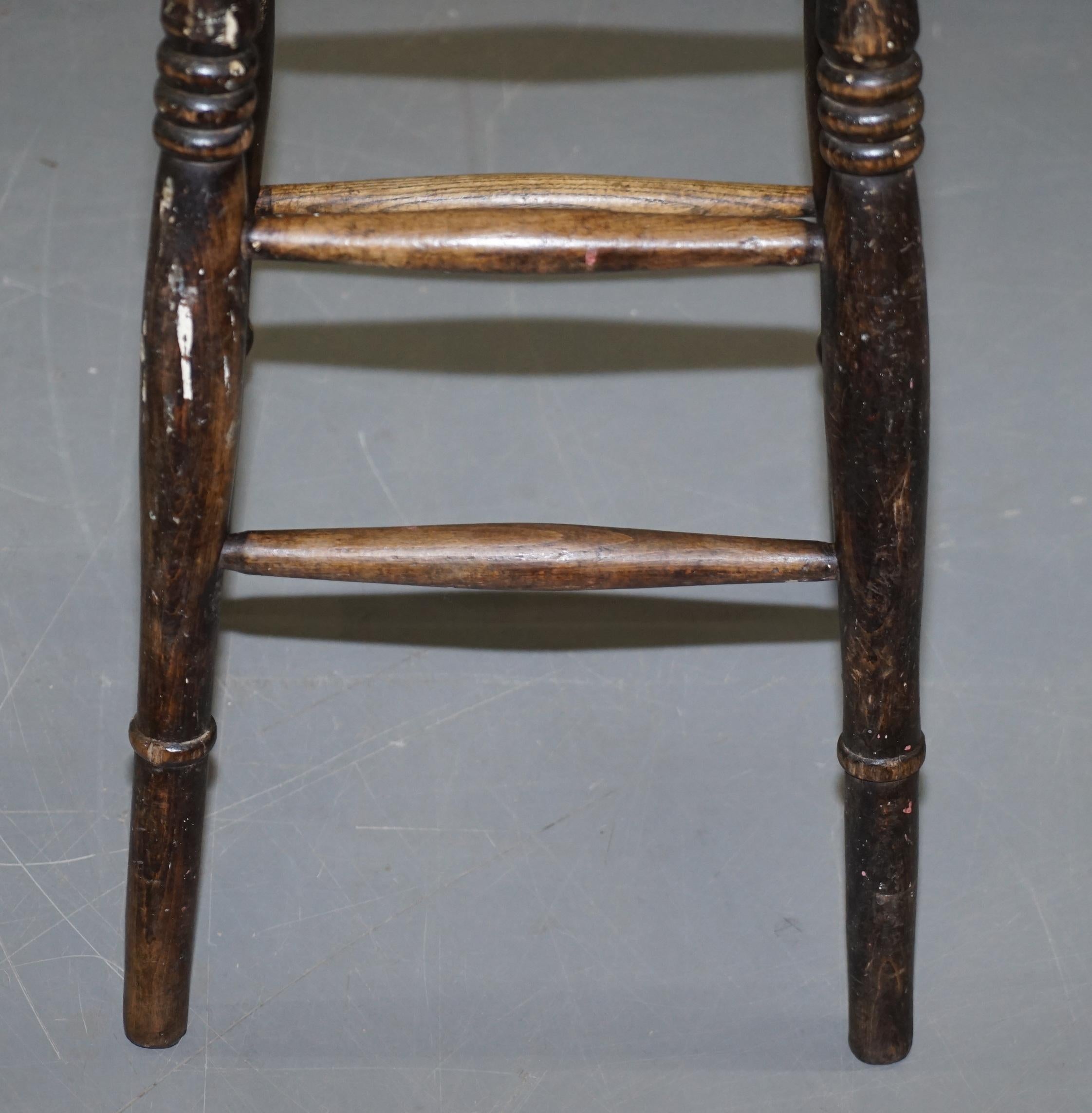 Lovely 18th Century Engligh Painters Artists Stool Handle Cut Out in the Top 1