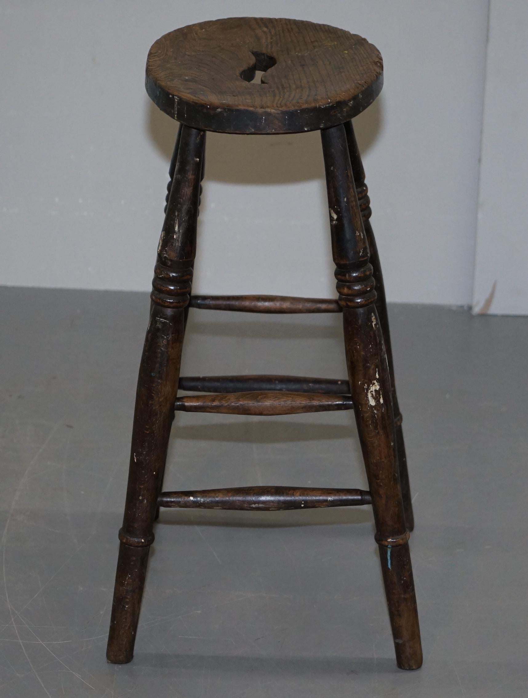 Lovely 18th Century Engligh Painters Artists Stool Handle Cut Out in the Top For Sale 4