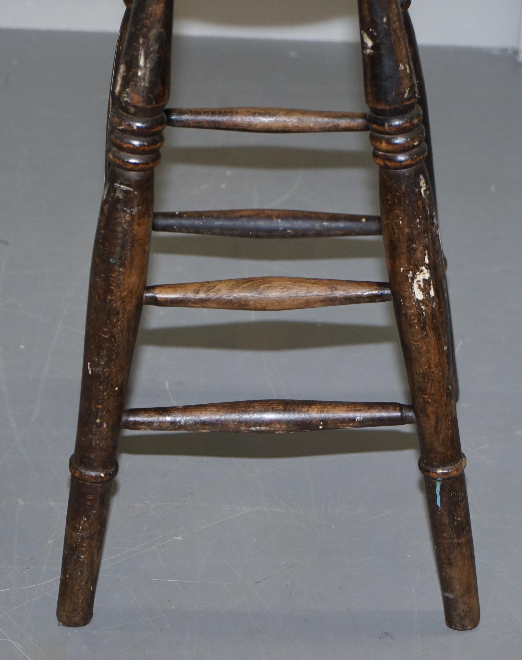 Lovely 18th Century Engligh Painters Artists Stool Handle Cut Out in the Top For Sale 5