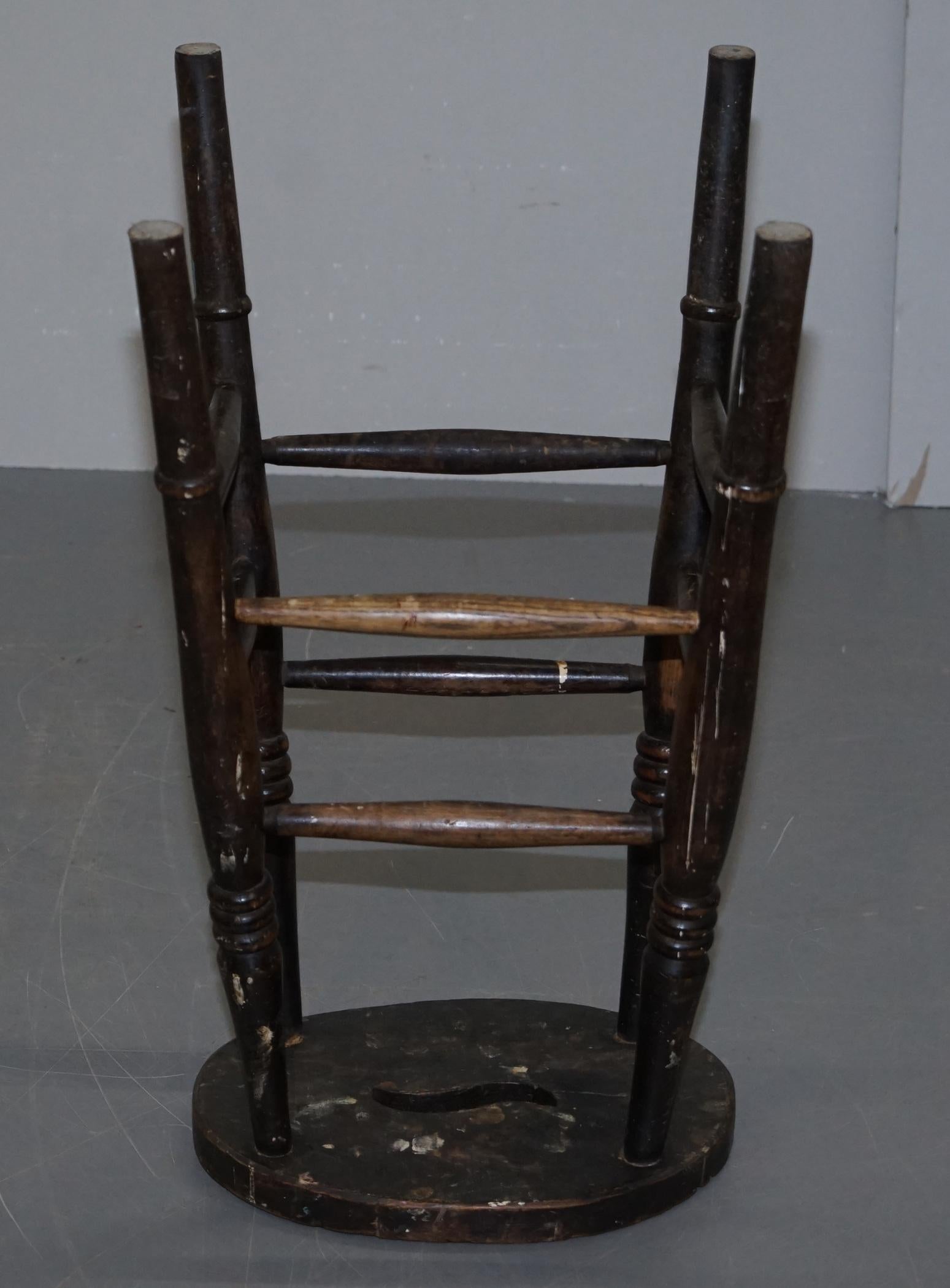 Lovely 18th Century Engligh Painters Artists Stool Handle Cut Out in the Top For Sale 7