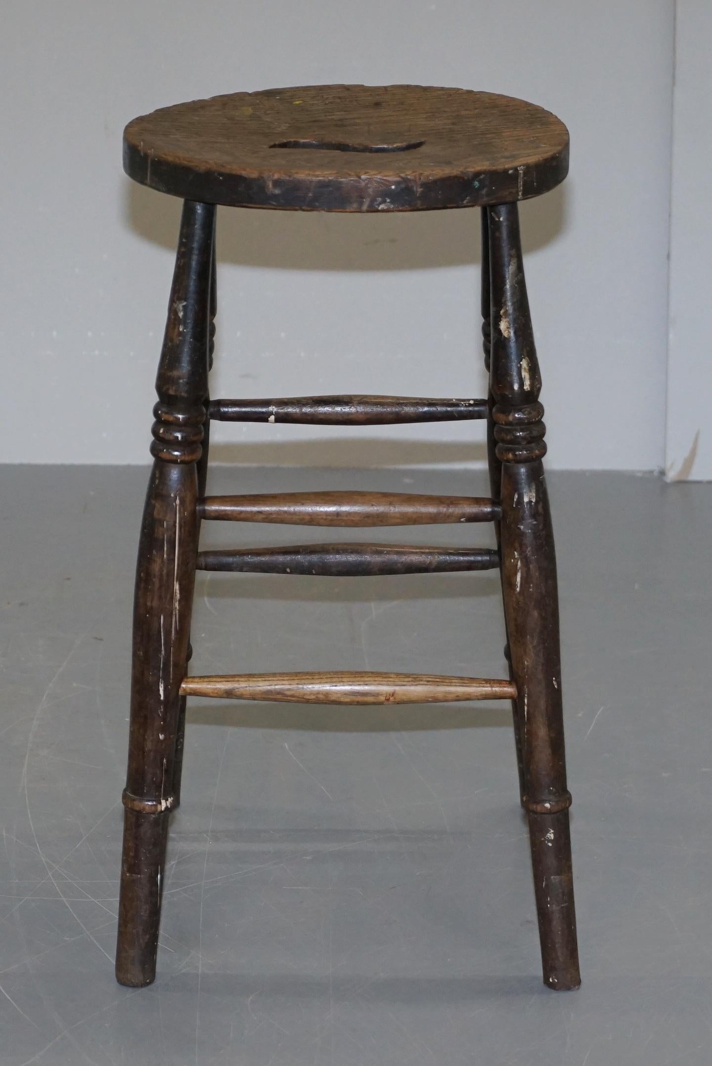 We are delighted to offer for sale this stunning 18th century English oak artist bar stool with handle top

A very good looking period 18th century Dutch stool, it has the rare handle cut out to the top and curved front, I’ve never seen this exact