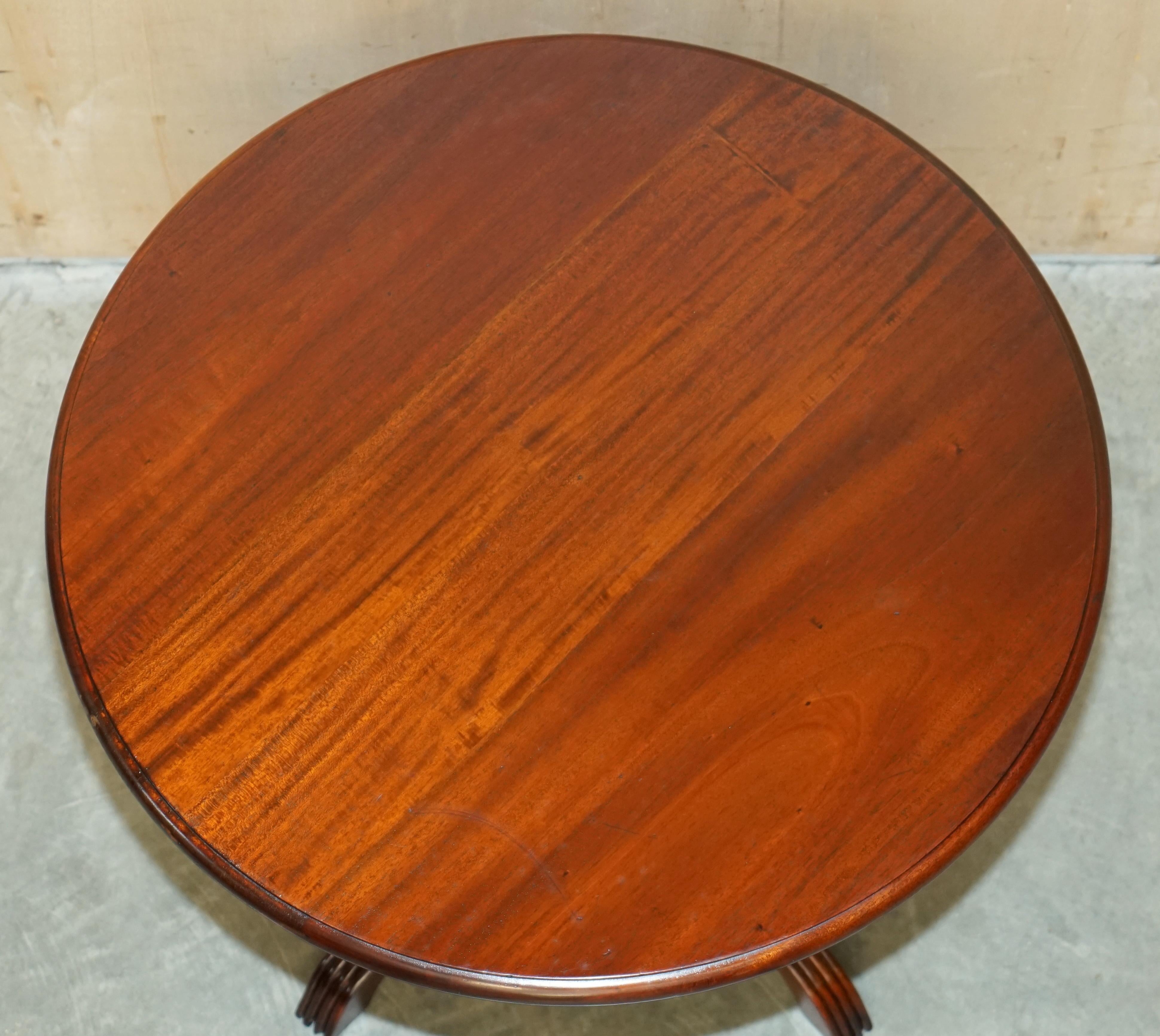 Lovely 1950s Vintage Solid Hardwood Extra Large Side Table Medium Coffee Table For Sale 7