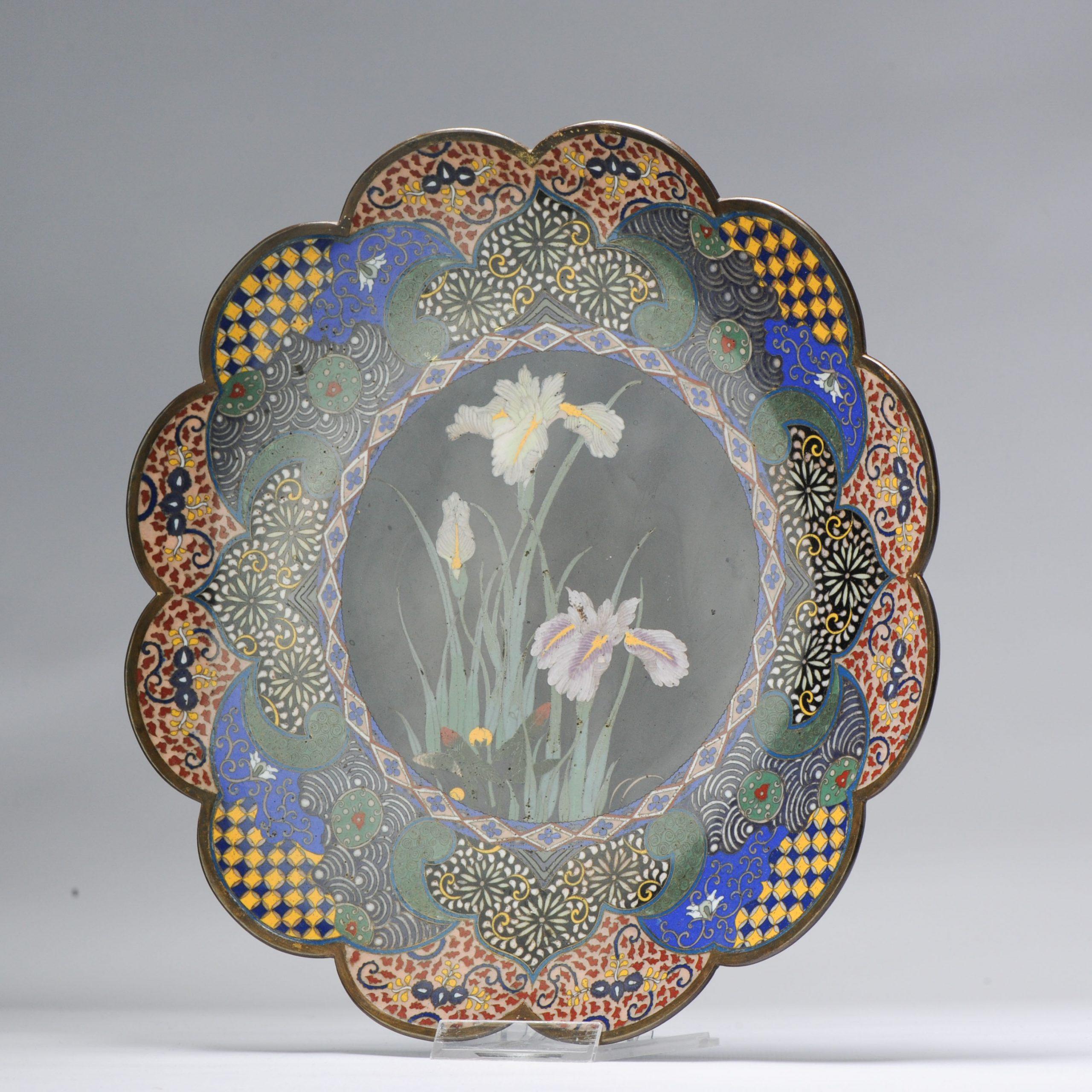 Lovely 19c Antique Meiji Period Japanese Charger Flowers Bronze Cloisonne In Good Condition In Amsterdam, Noord Holland