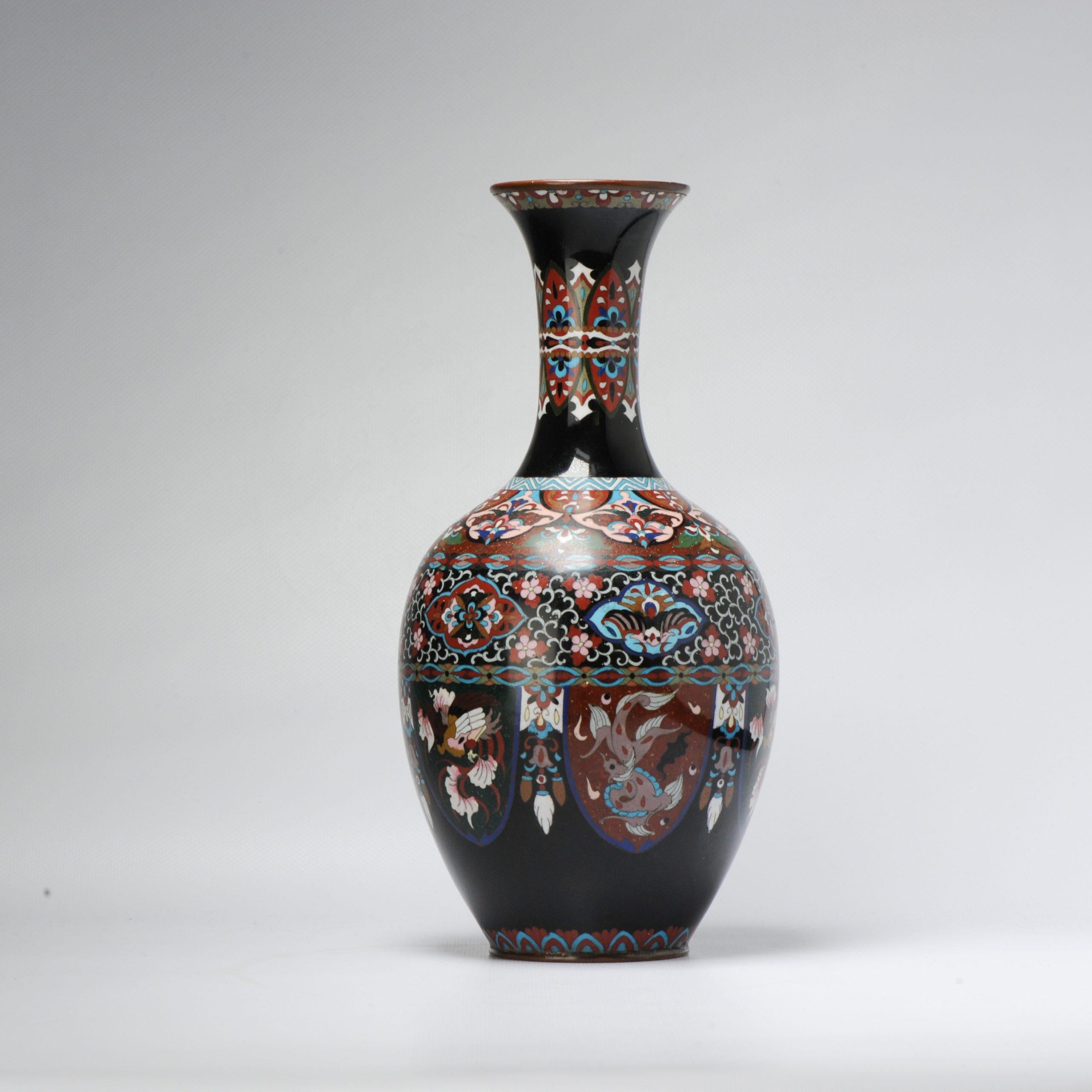 XIXe siècle Joli vase japonais 19c Antique Meiji Period Flower Bronze Cloisonne en vente