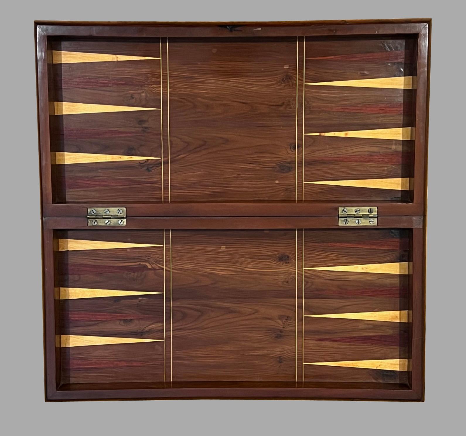 XIXe siècle Magnifique damier pliant en noyer marqueté anglais du 19e siècle et plateau de backgammon en vente