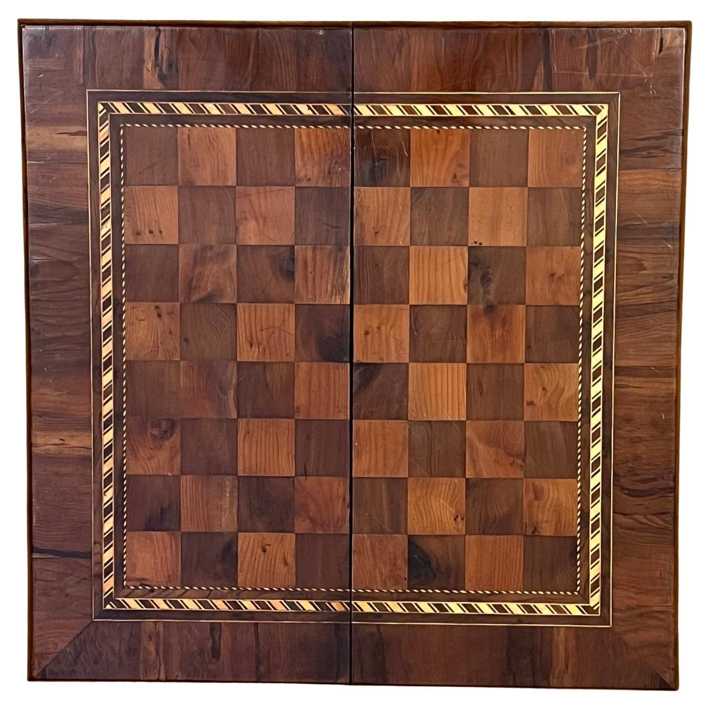 Magnifique damier pliant en noyer marqueté anglais du 19e siècle et plateau de backgammon