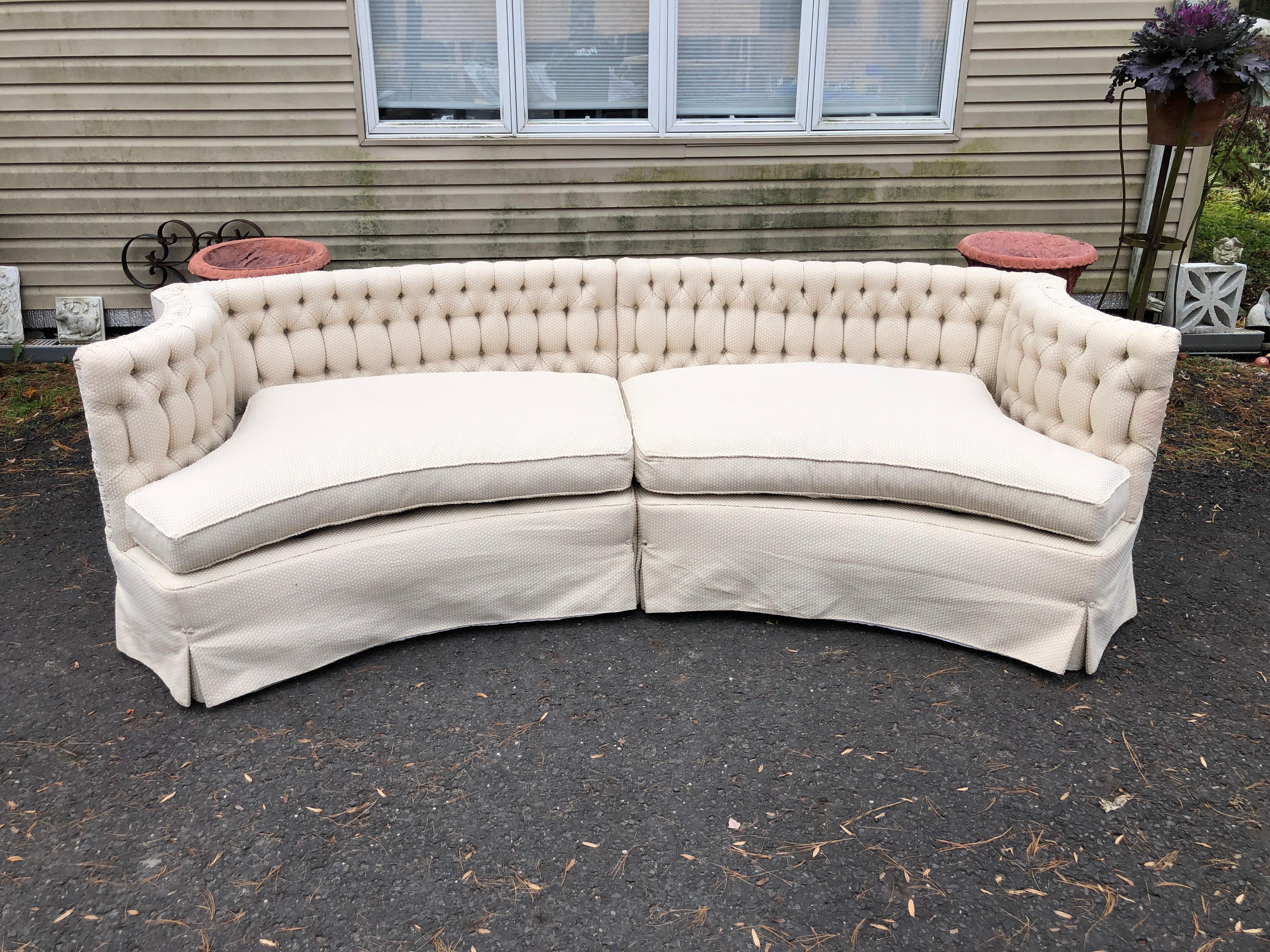 Lovely 2 Pieces Marge Carson Curved Tufted Back Sofa Sectional Mid-Century Modern en vente 2