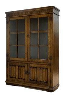 LOVELY 20TH CENTURY BROWN OAK DiSPLAY CABINET MIT KEY & ADJUSTABLE SHELVES