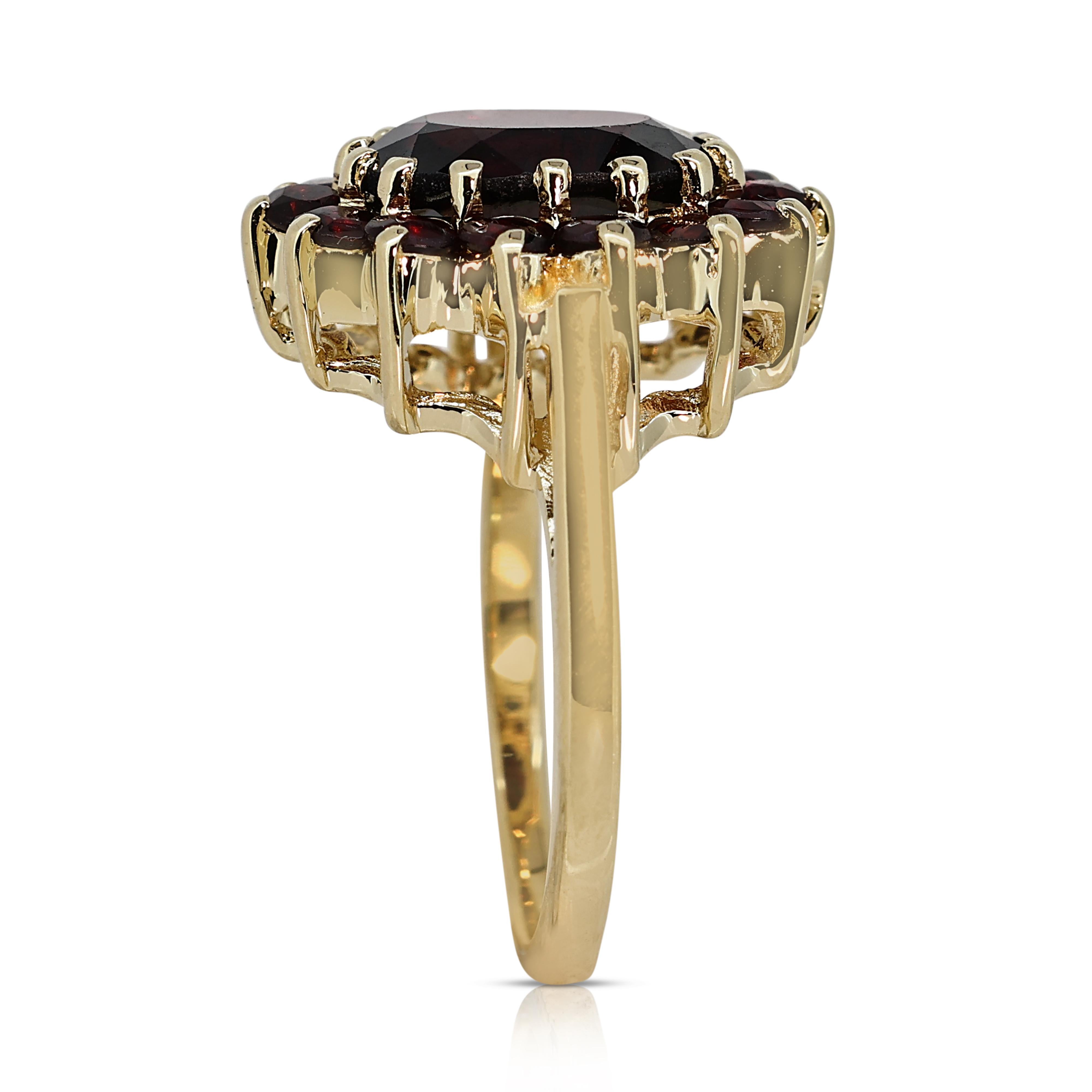 Jolie bague grappe de grenats de 2,43 carats en or jaune 14 carats en vente 1