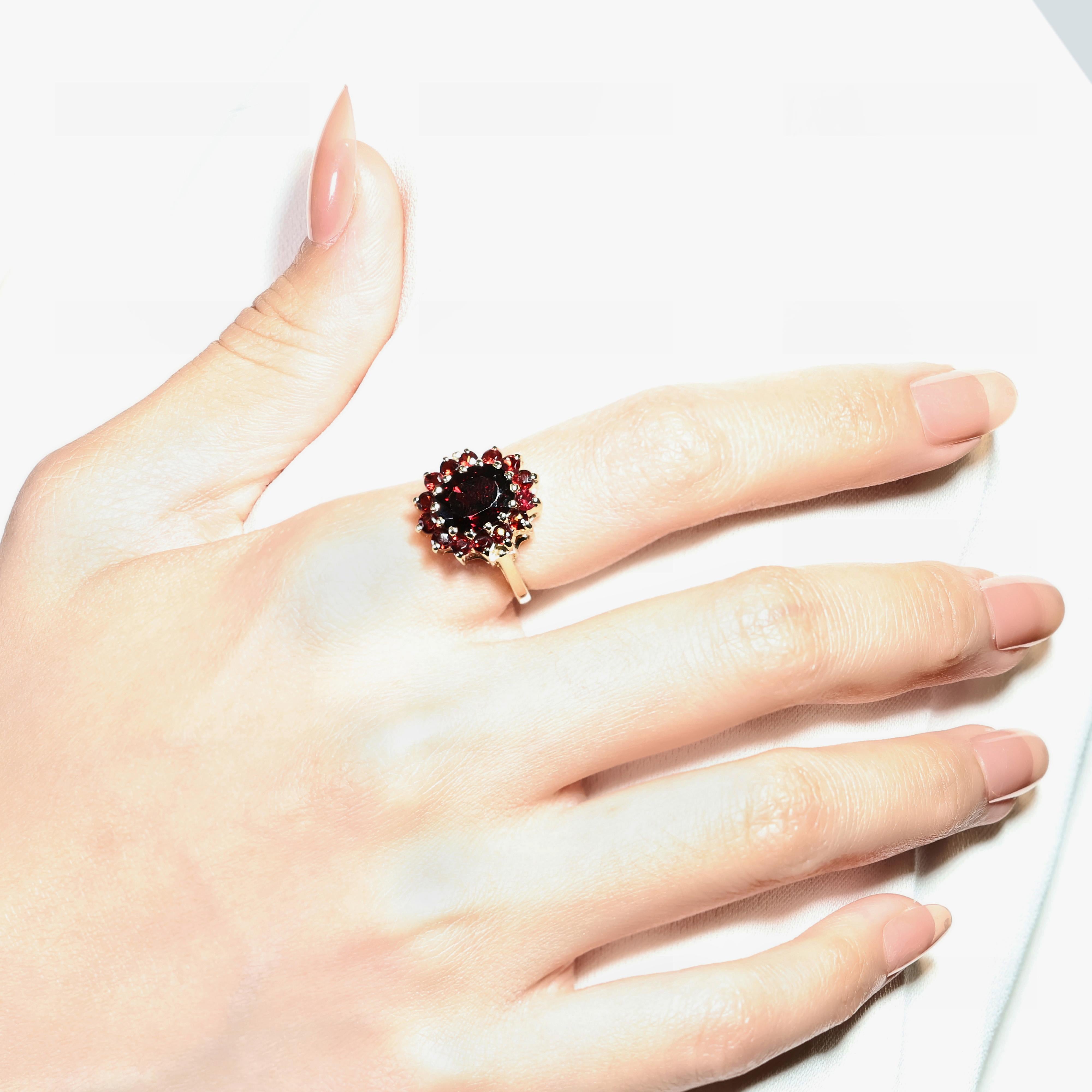 Jolie bague grappe de grenats de 2,43 carats en or jaune 14 carats en vente 3