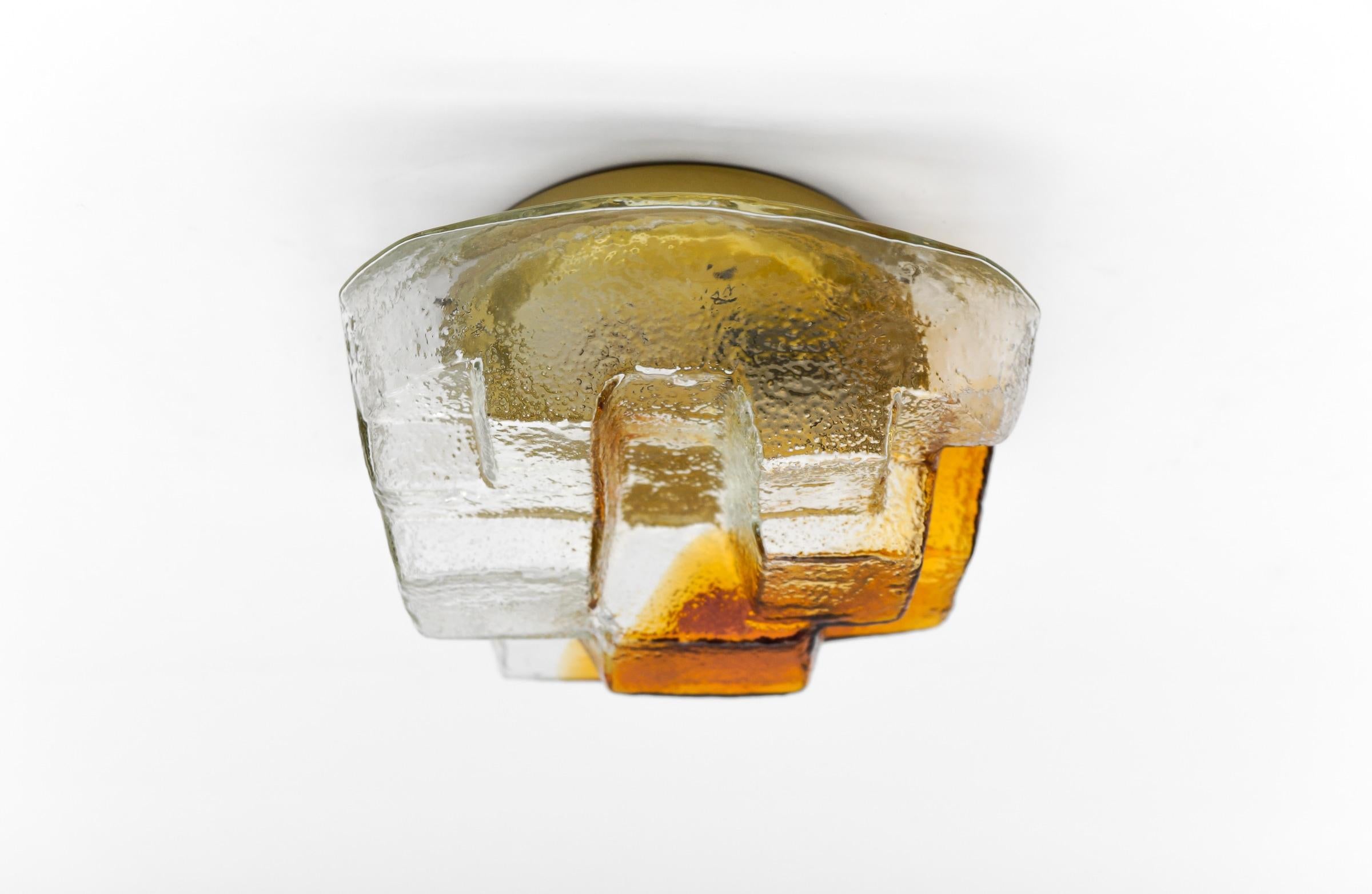 Hübsche 3D-Unterputzdose aus zweifarbigem Glas, 1960er Jahre im Angebot 6